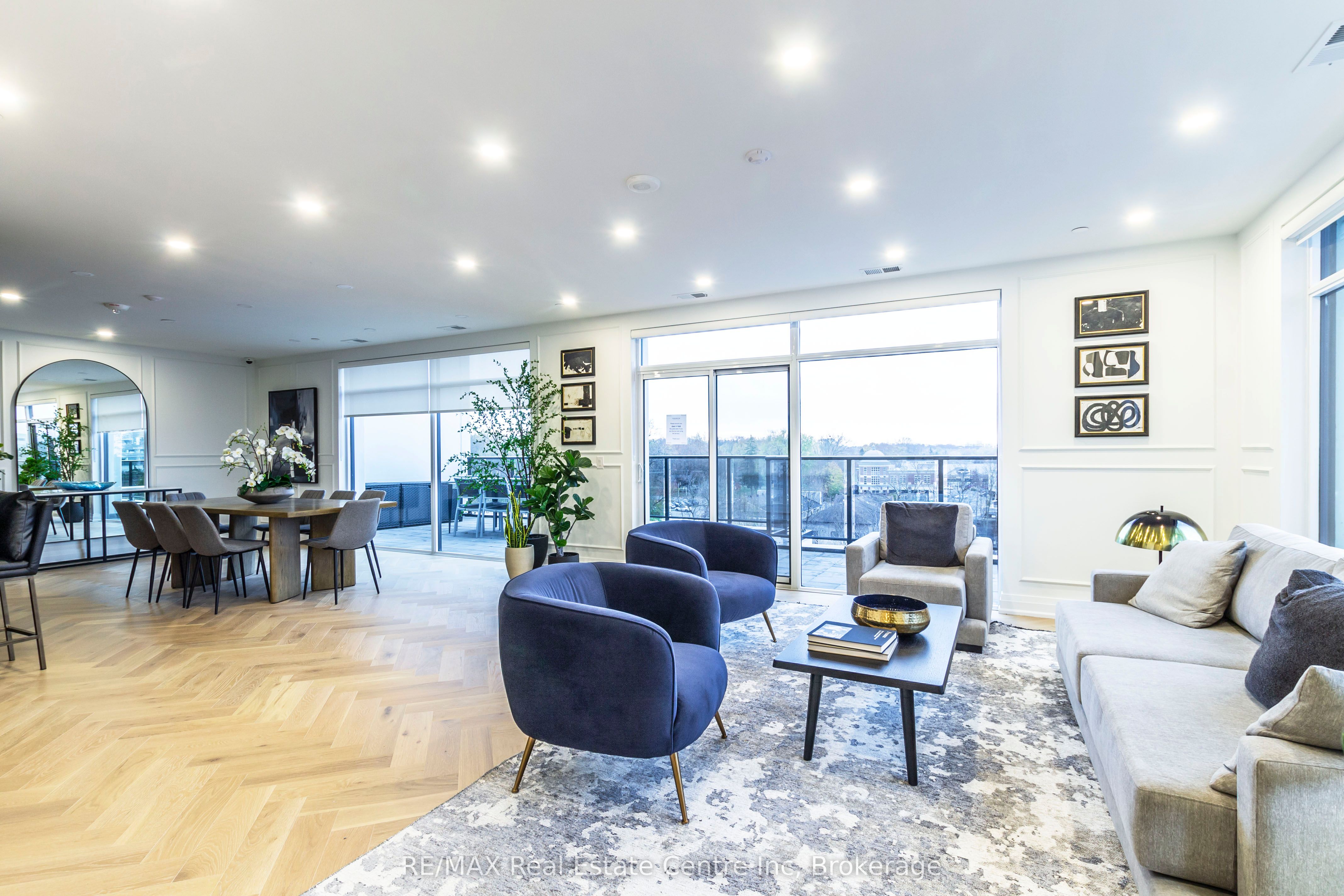 71 Wyndham Street S, #701