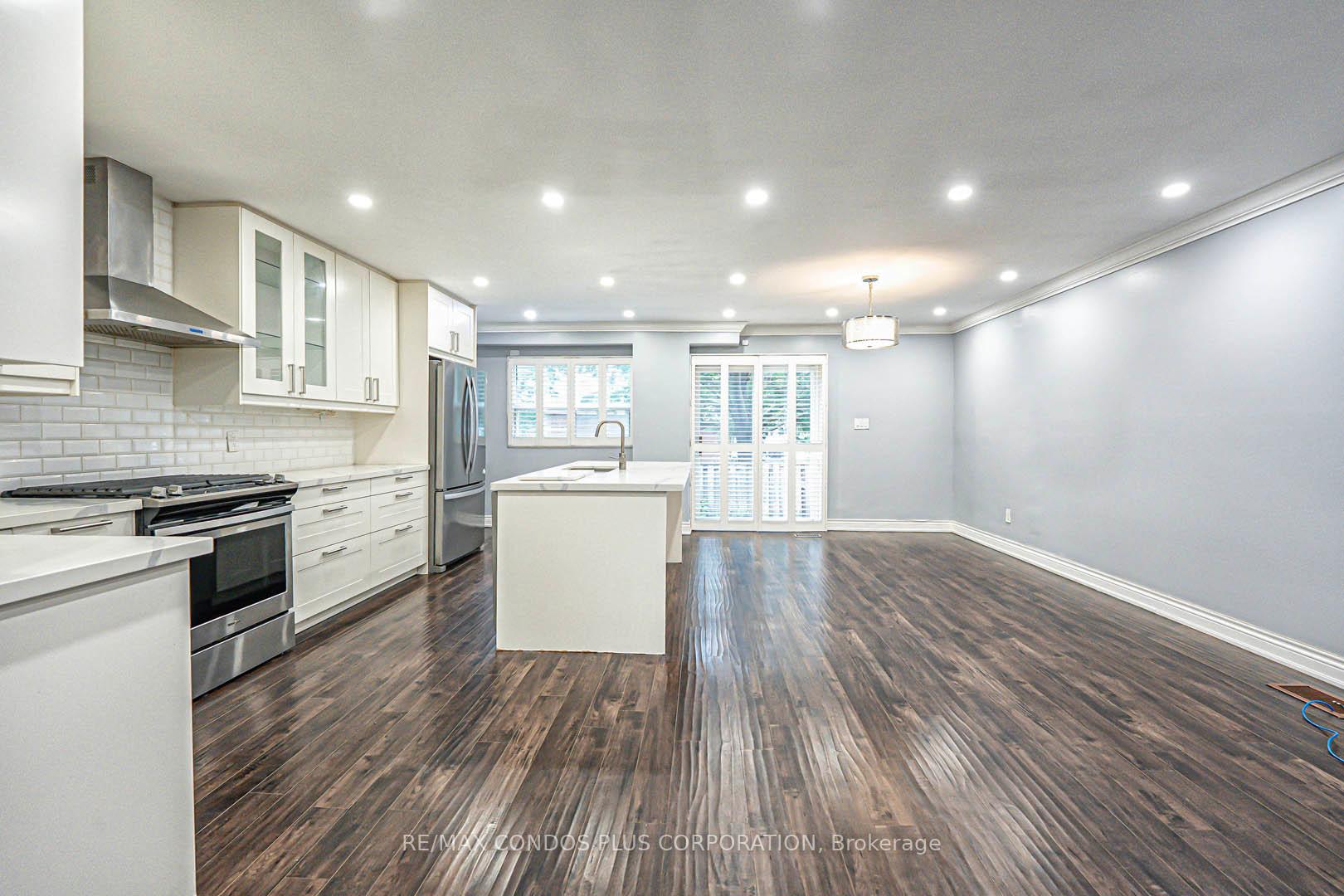 3 Bedrooms Condo at 525 Meadows, Mississauga For sale
