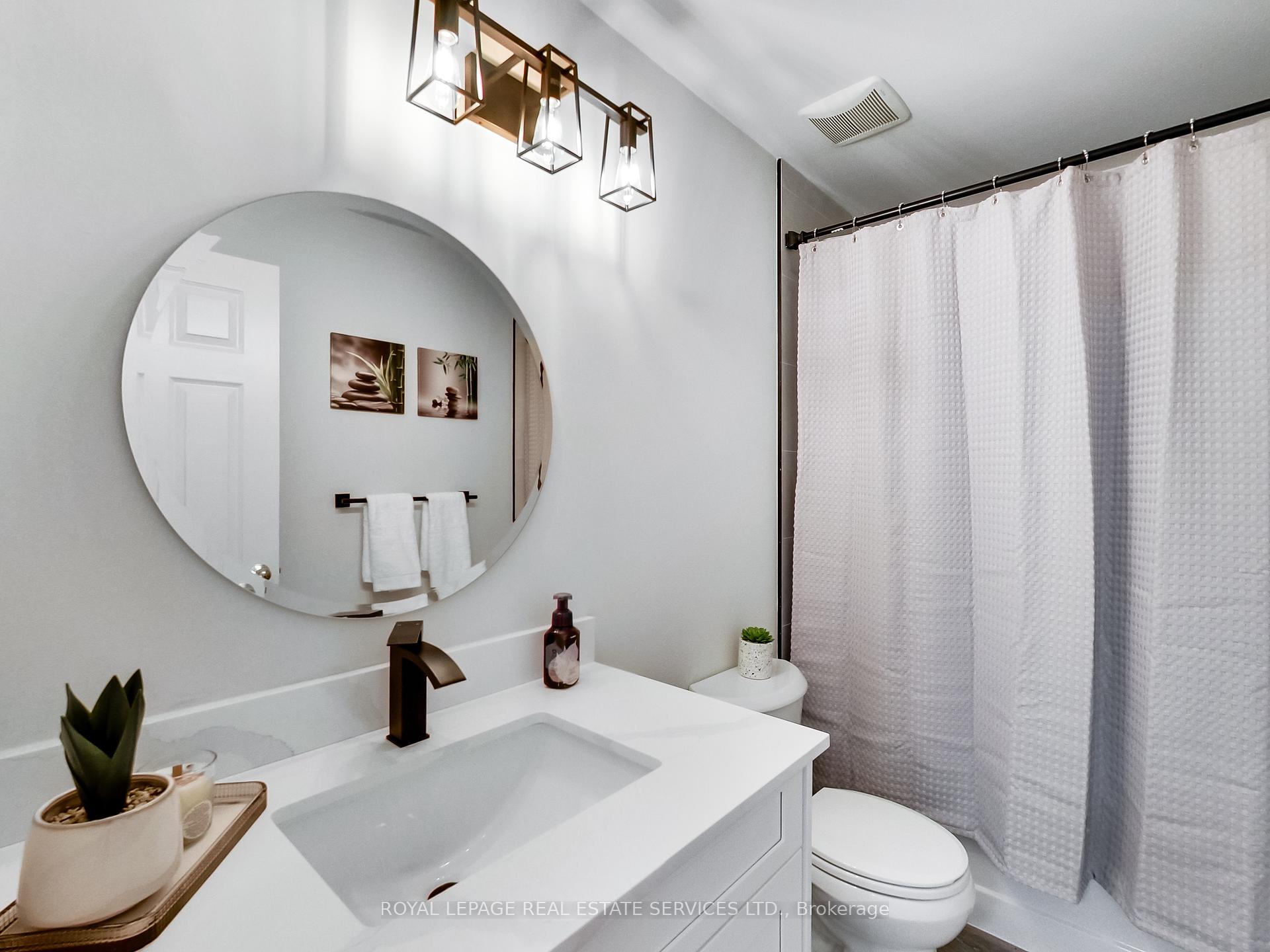 3 Bedrooms Condo at 1008 Falgarwood,  Oakville For sale