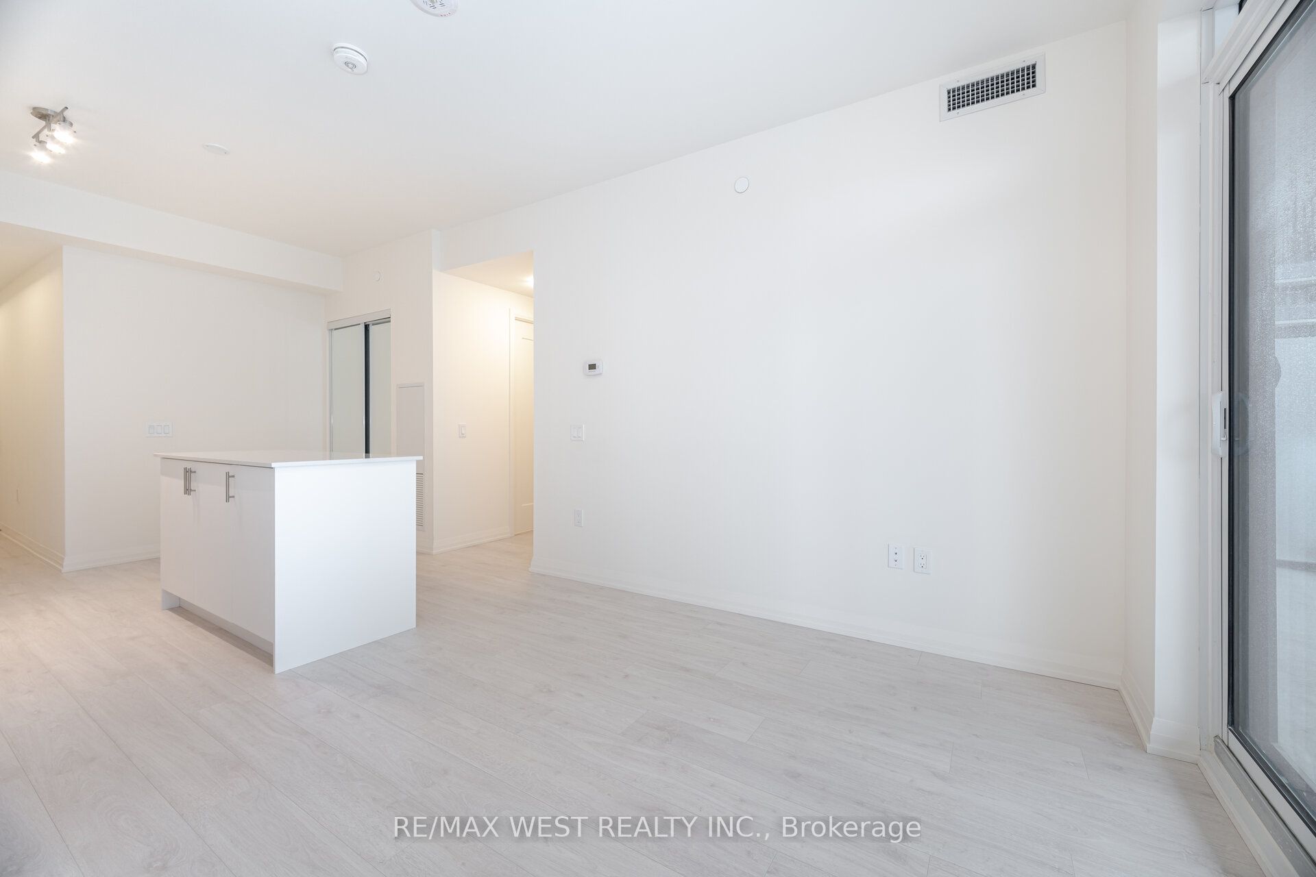 8960 Jane Street, #2201