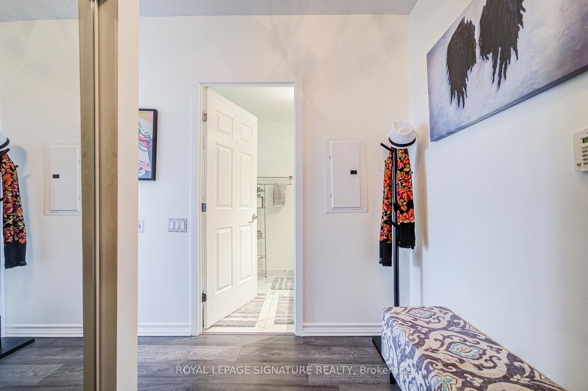 2 Bedrooms Condo at 105 The Queensway, Toronto For sale