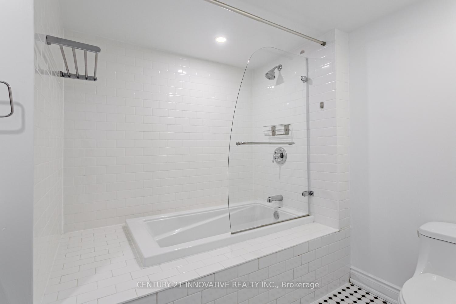 3 Bedrooms Condo at 188 Spadina, Toronto For sale