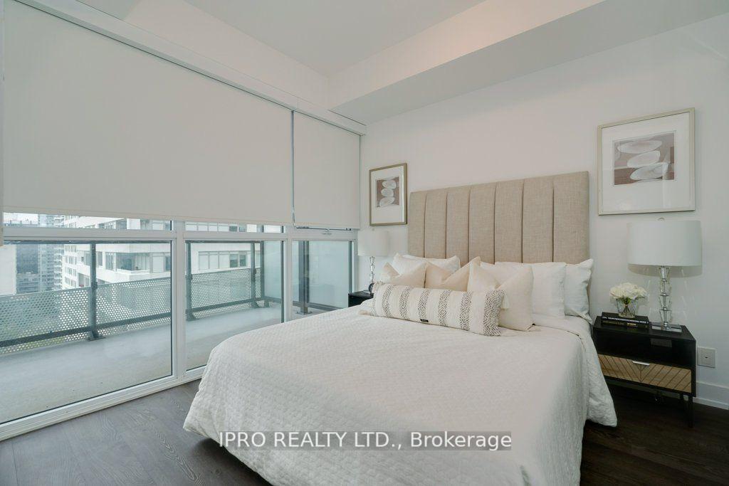 2 Bedrooms Condo at 11 Lillian, Toronto For sale