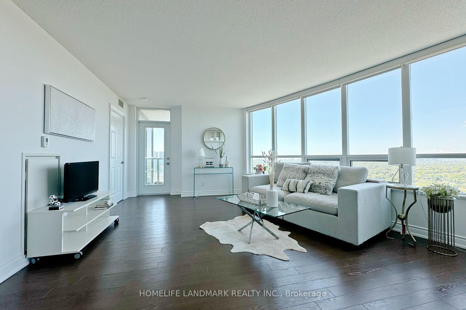 3 Bedrooms Condo at 15 Greenview, Toronto For sale