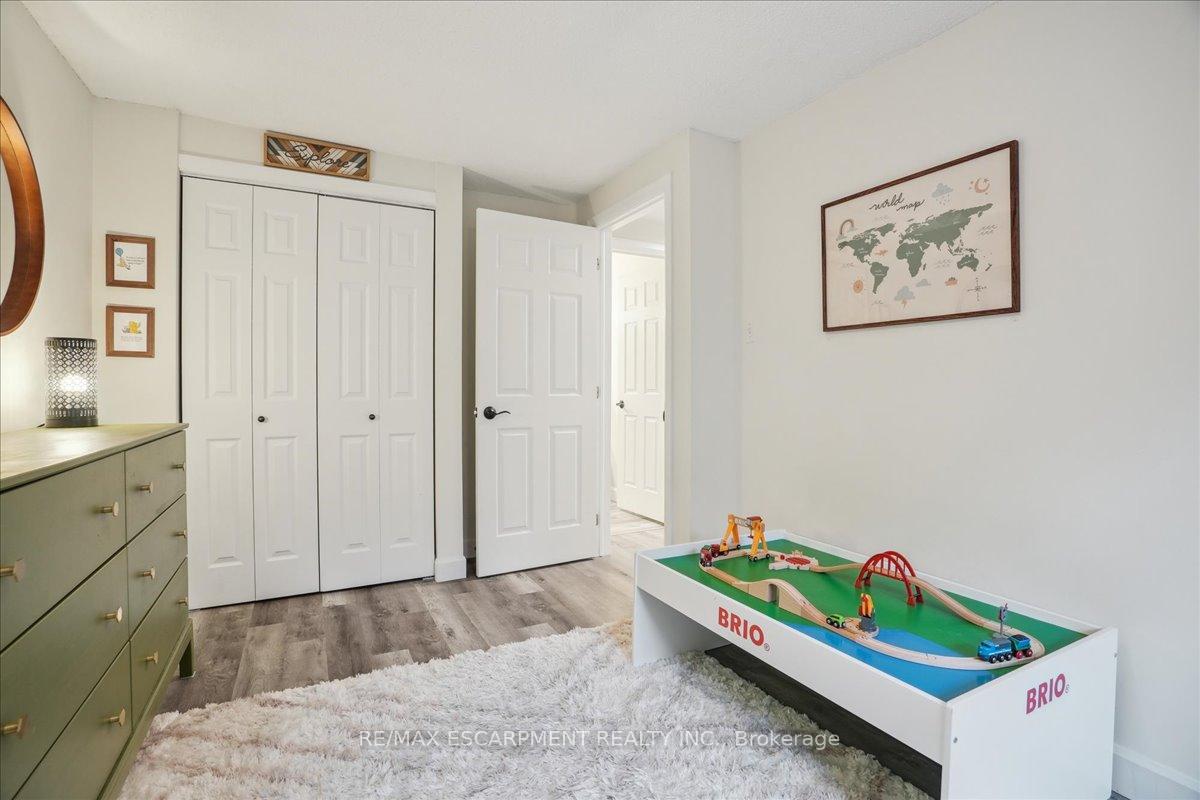 3 Bedrooms Condo at 680 Regency, Burlington For sale