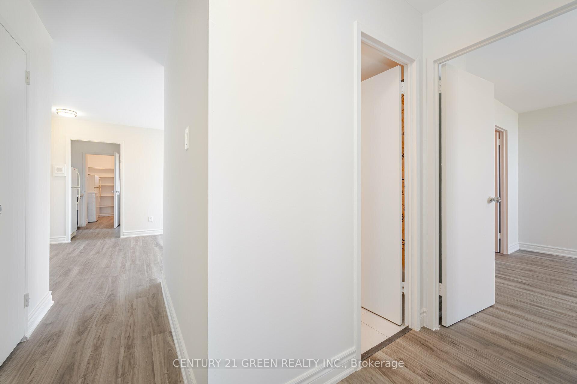 4 Bedrooms Condo at 5 Parkway Forest,  Toronto For sale