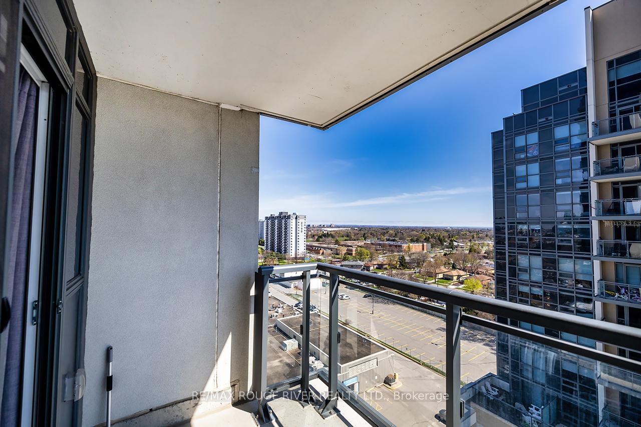 2 Bedrooms Condo at 30 Meadowglen,  Toronto For sale