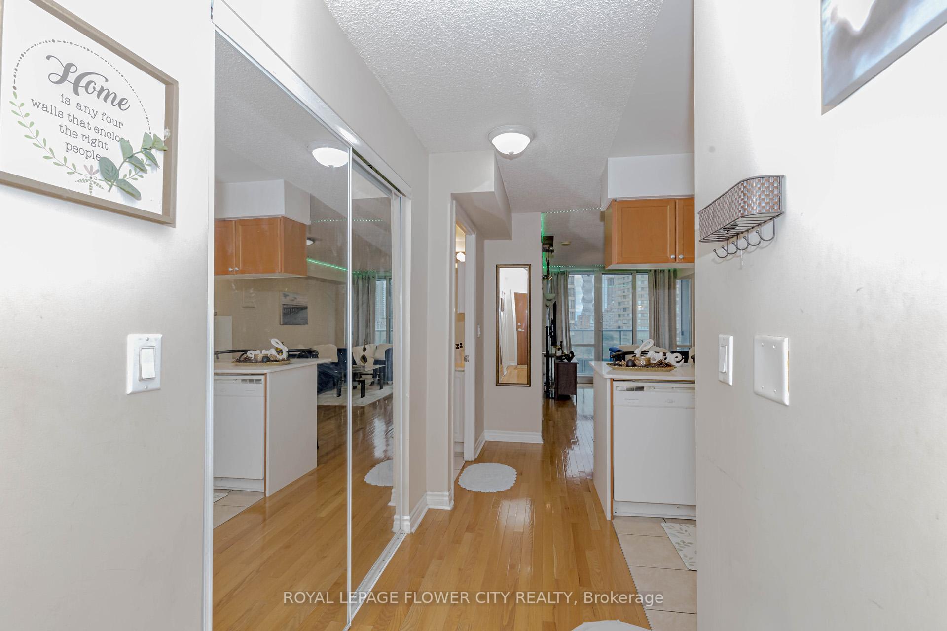 2 Bedrooms Condo at 1 Elm,  Mississauga For sale