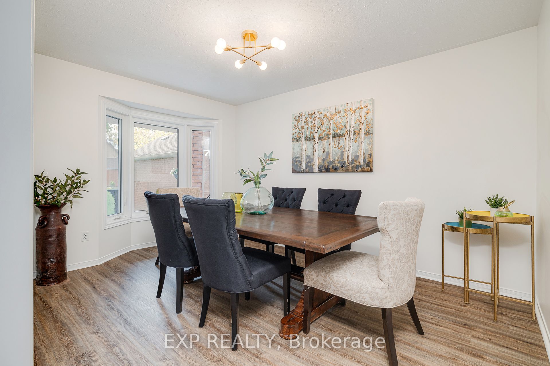 172 Queen Street W