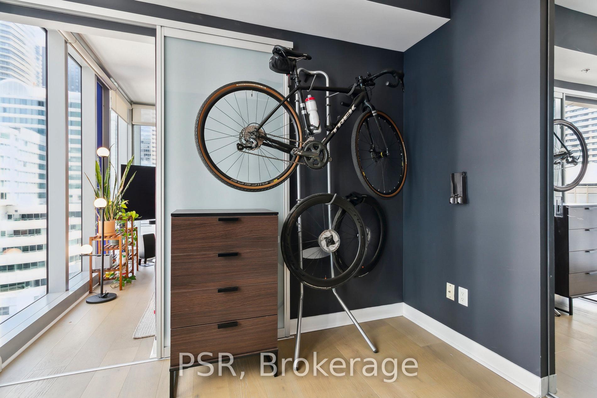 2 Bedrooms Condo at 375 King, Toronto For sale