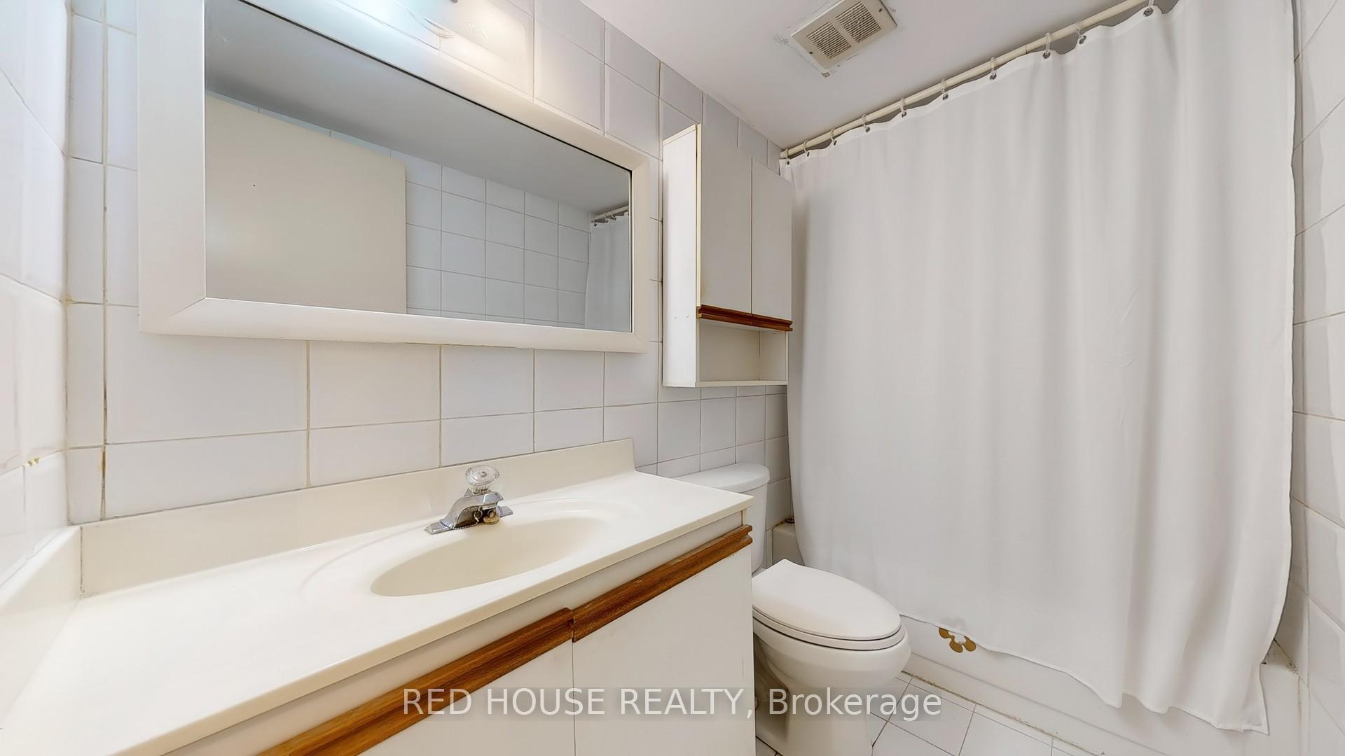 2 Bedrooms Condo at 5 Frith, Toronto For sale