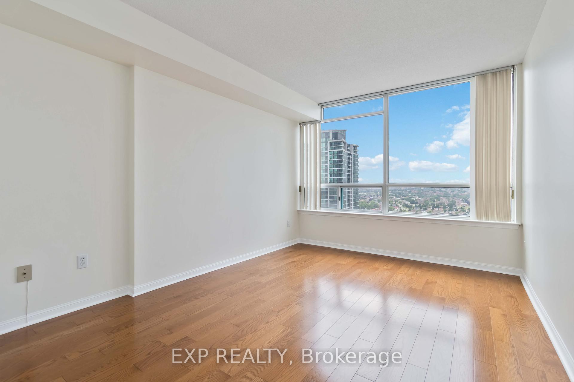 2 Bedrooms Condo at 550 Webb, Mississauga For sale