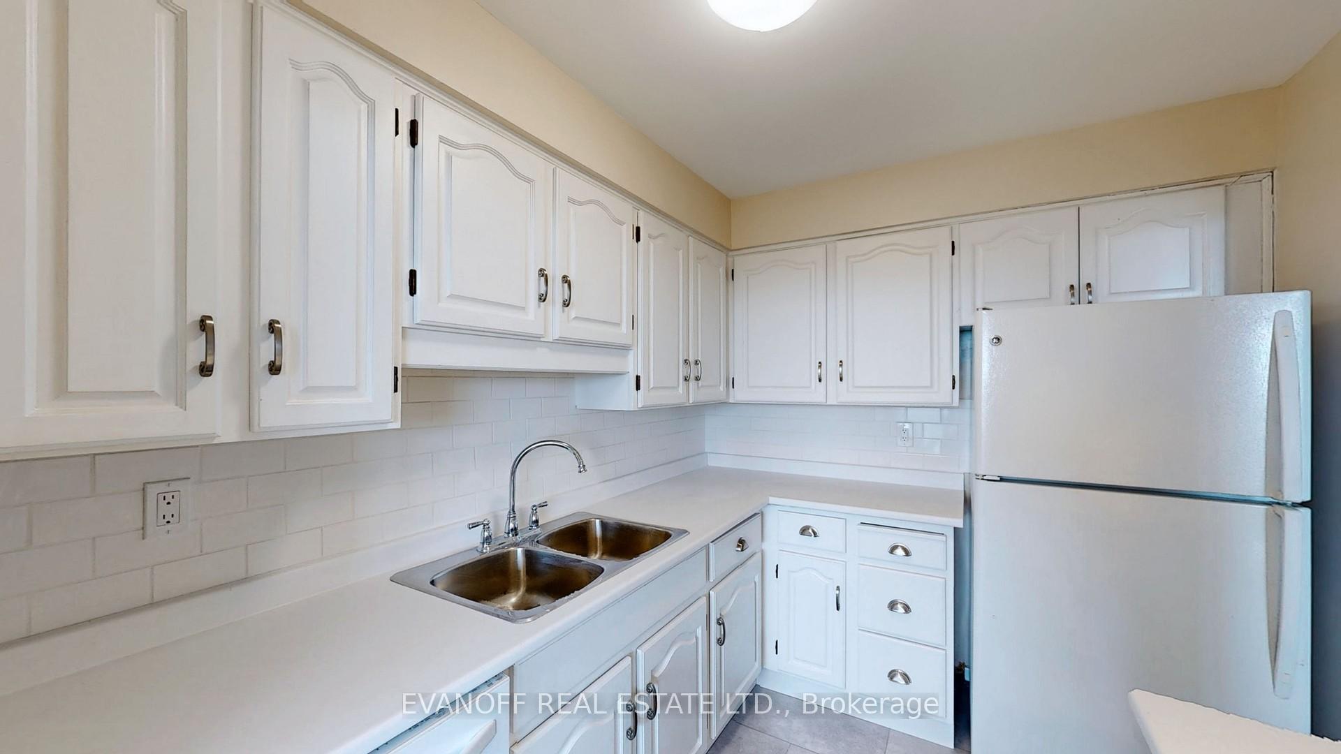 3 Bedrooms Condo at 3311 Kingston, Toronto For sale