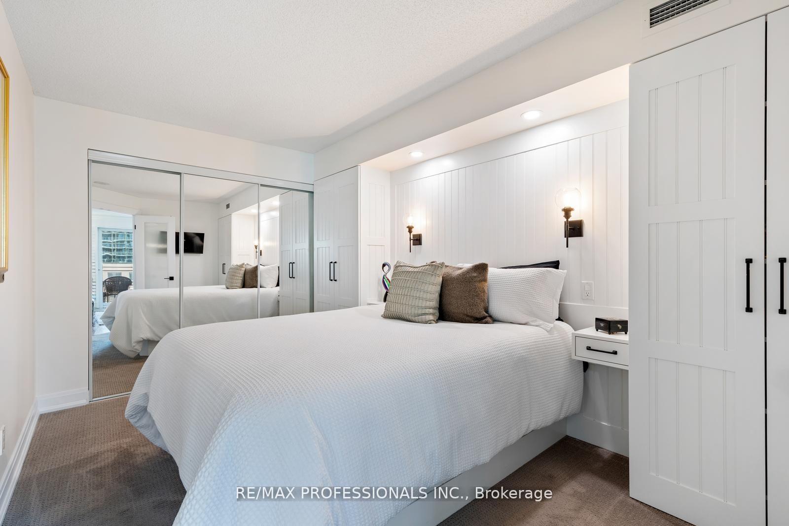 2 Bedrooms Condo at 410 Queens,  Toronto For sale