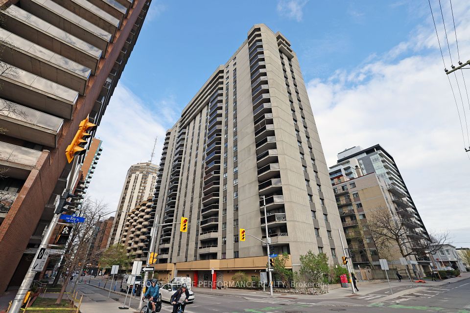 470 Laurier