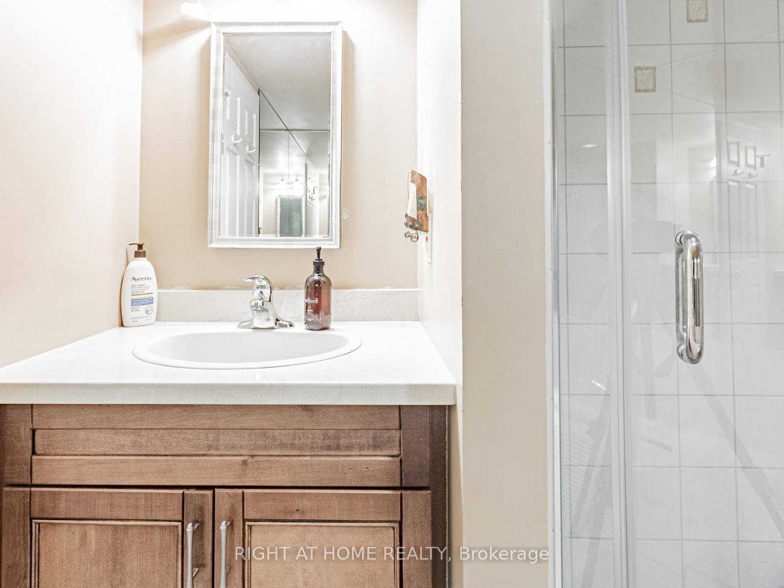 2 Bedrooms Condo at 225 Davenport, Toronto For sale