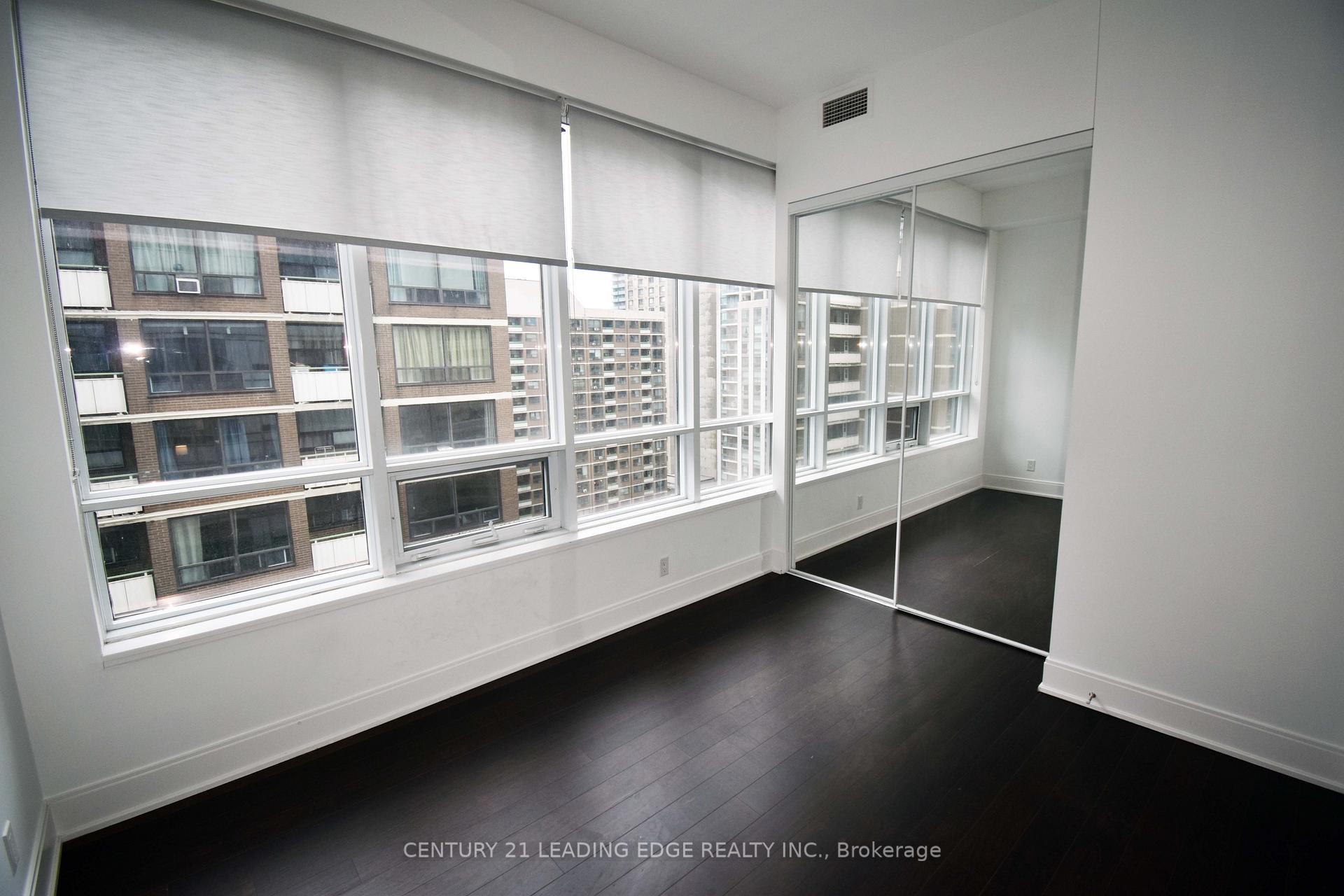 2 Bedrooms Condo at 21 BALMUTO, Toronto For sale