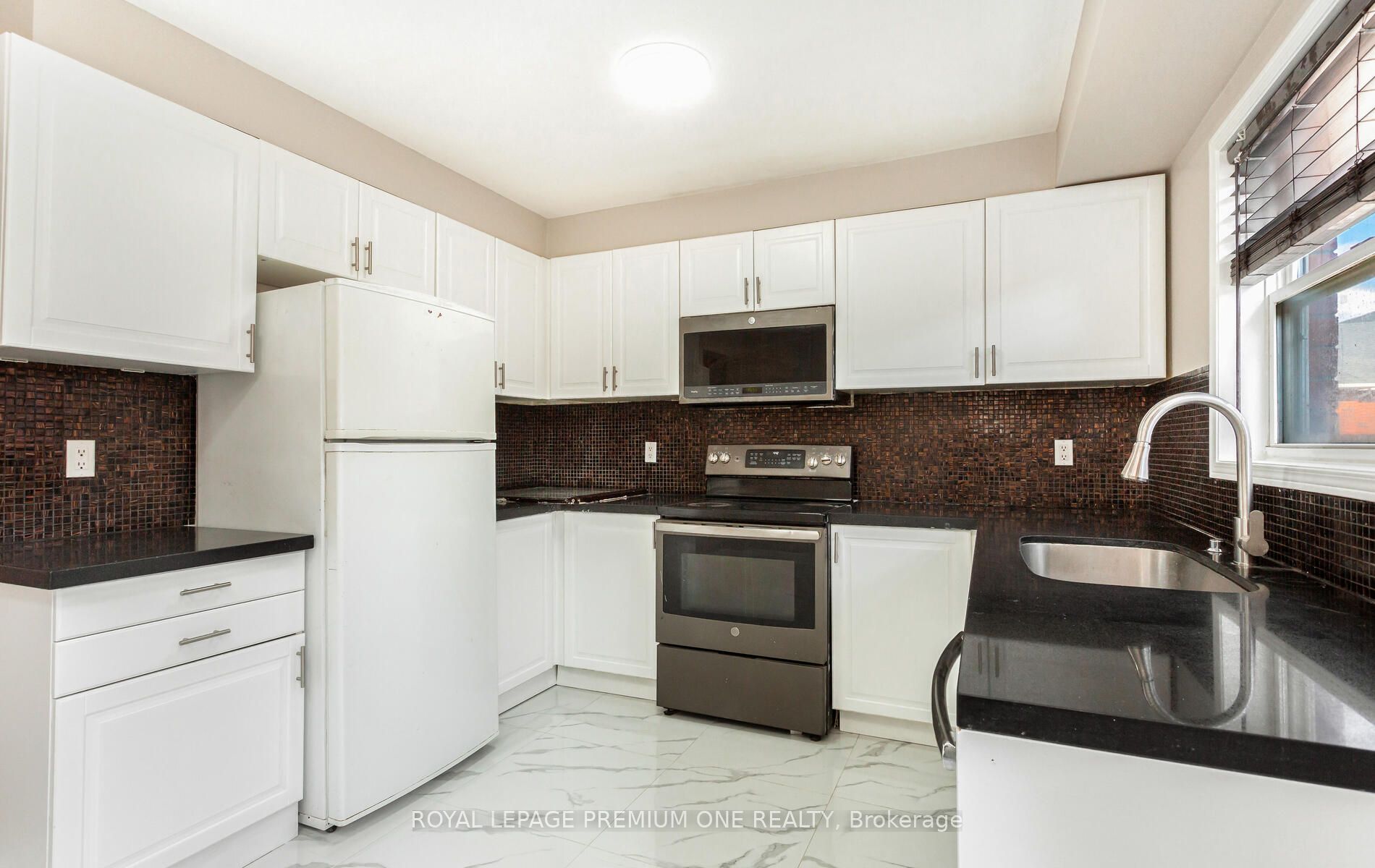 6860 MeadowvaleTownCentre Circle, #23