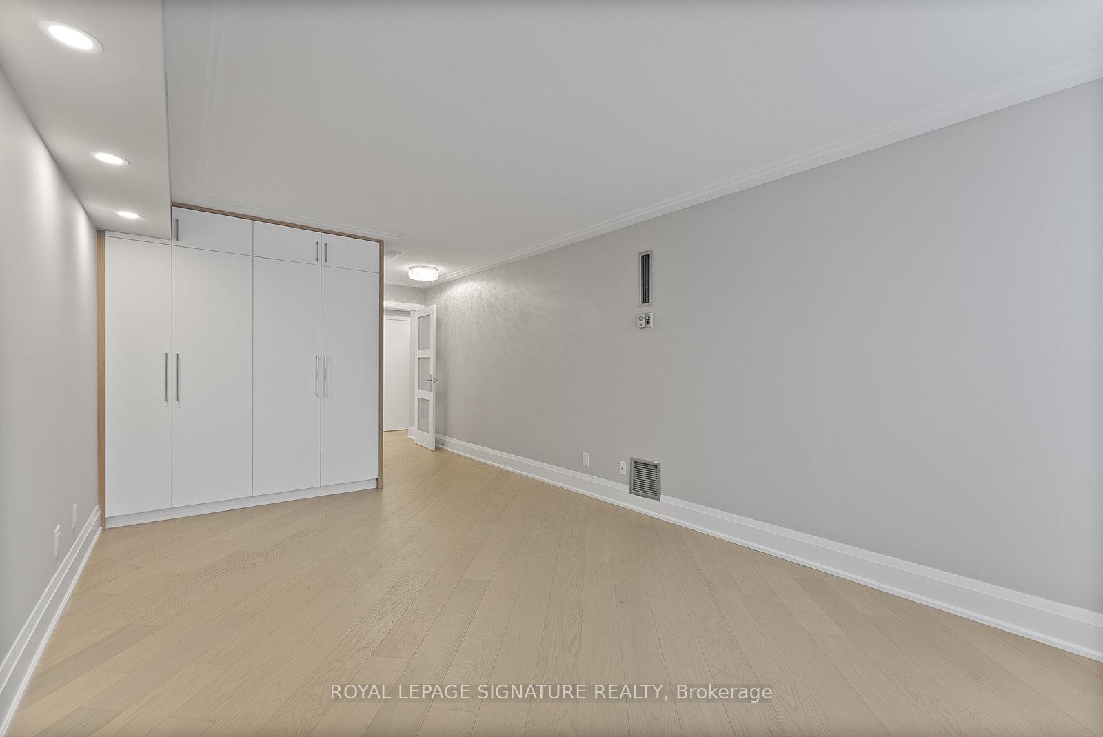 2 Bedrooms Condo at 77 Carlton,  Toronto For sale