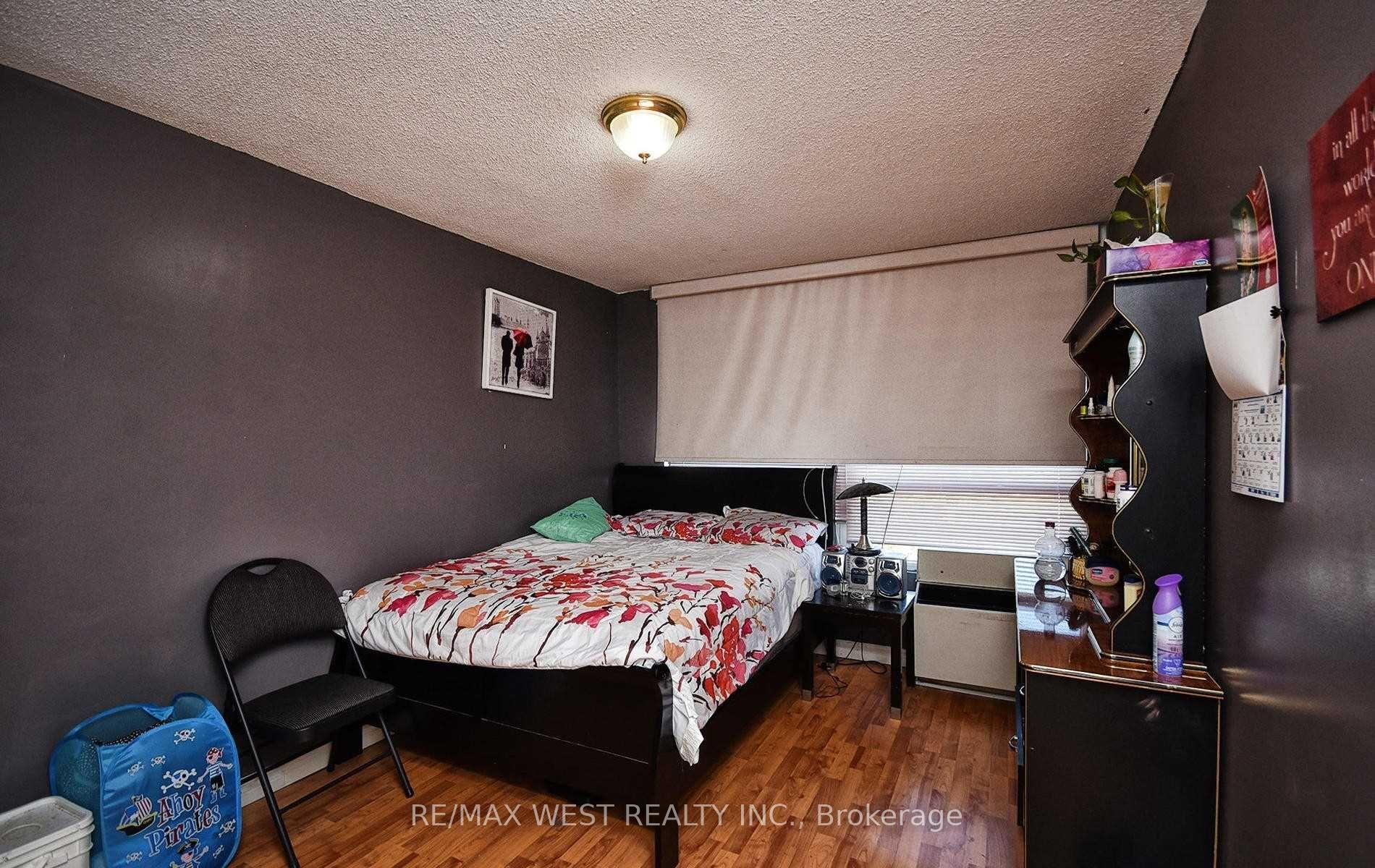 4 Bedrooms Condo at 1 Reidmount, Toronto For sale
