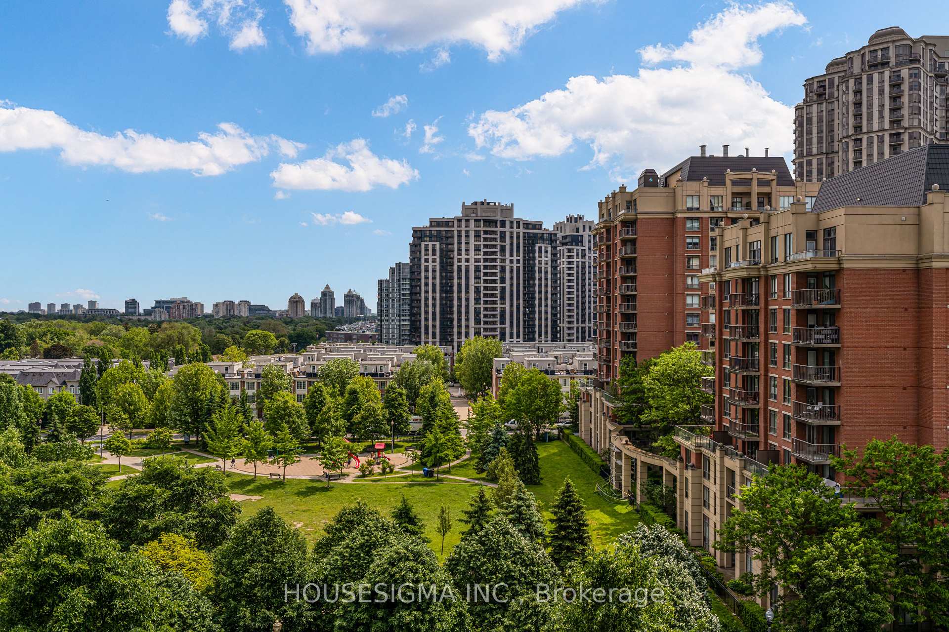 2 Bedrooms Condo at 28 Harrison Garden, Toronto For sale