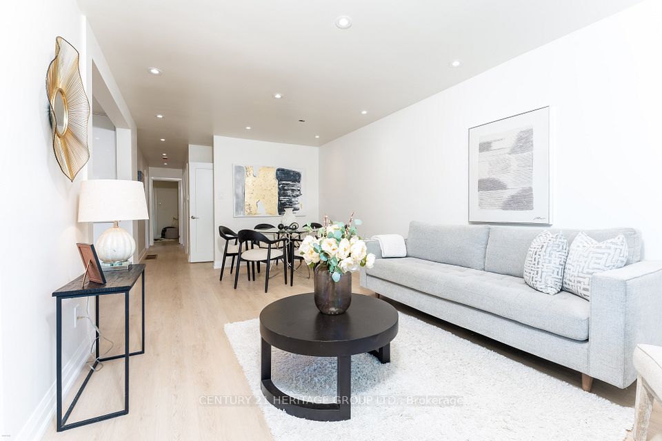113 Crone Court, Newmarket, ON L3Y 4P1