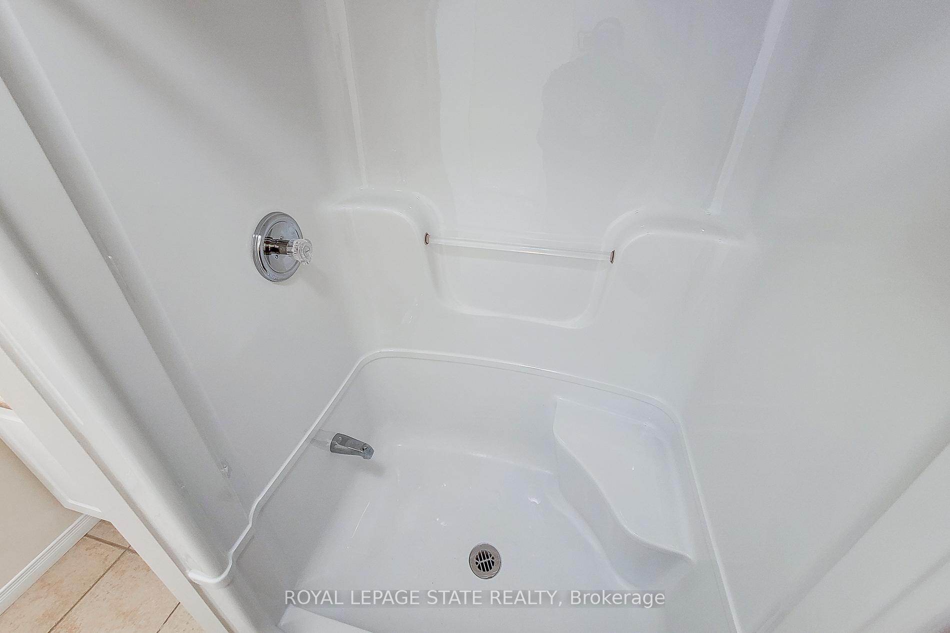 2 Bedrooms Condo at 751 Rymal, Hamilton For sale