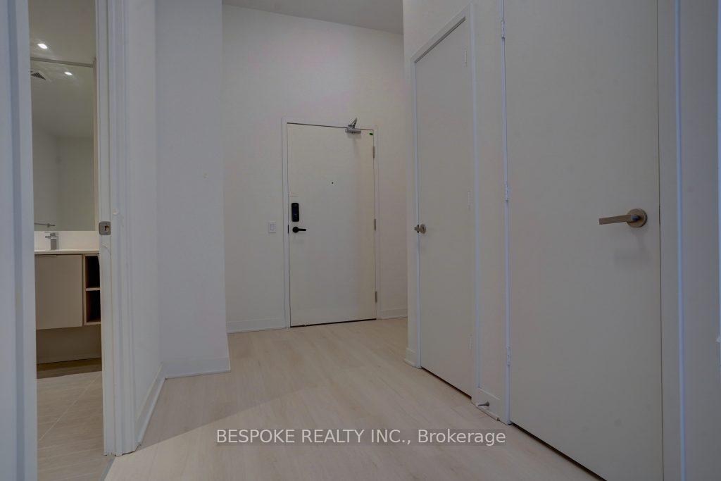 2 Bedrooms Condo at 3900 Confederation, Mississauga For sale
