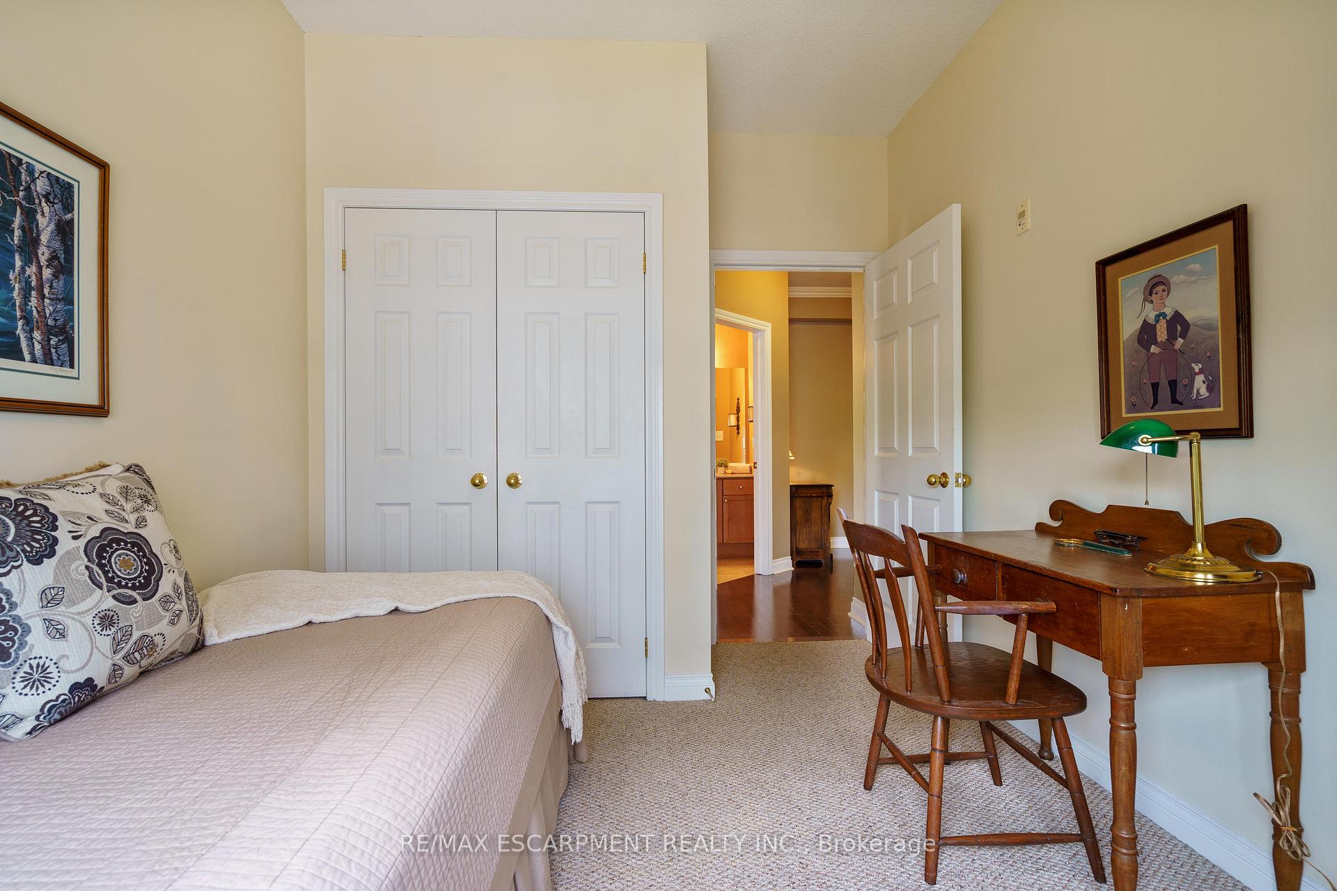 2 Bedrooms Condo at 4000 Creekside, Hamilton For sale