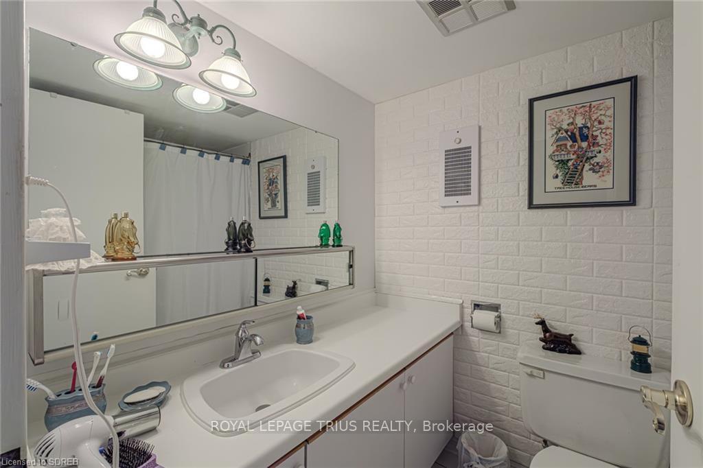 2 Bedrooms Condo at 6500 Montevideo,  Mississauga For sale