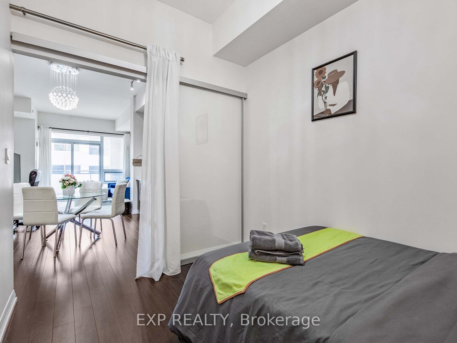 2 Bedrooms Condo at 460 Adelaide, Toronto For sale