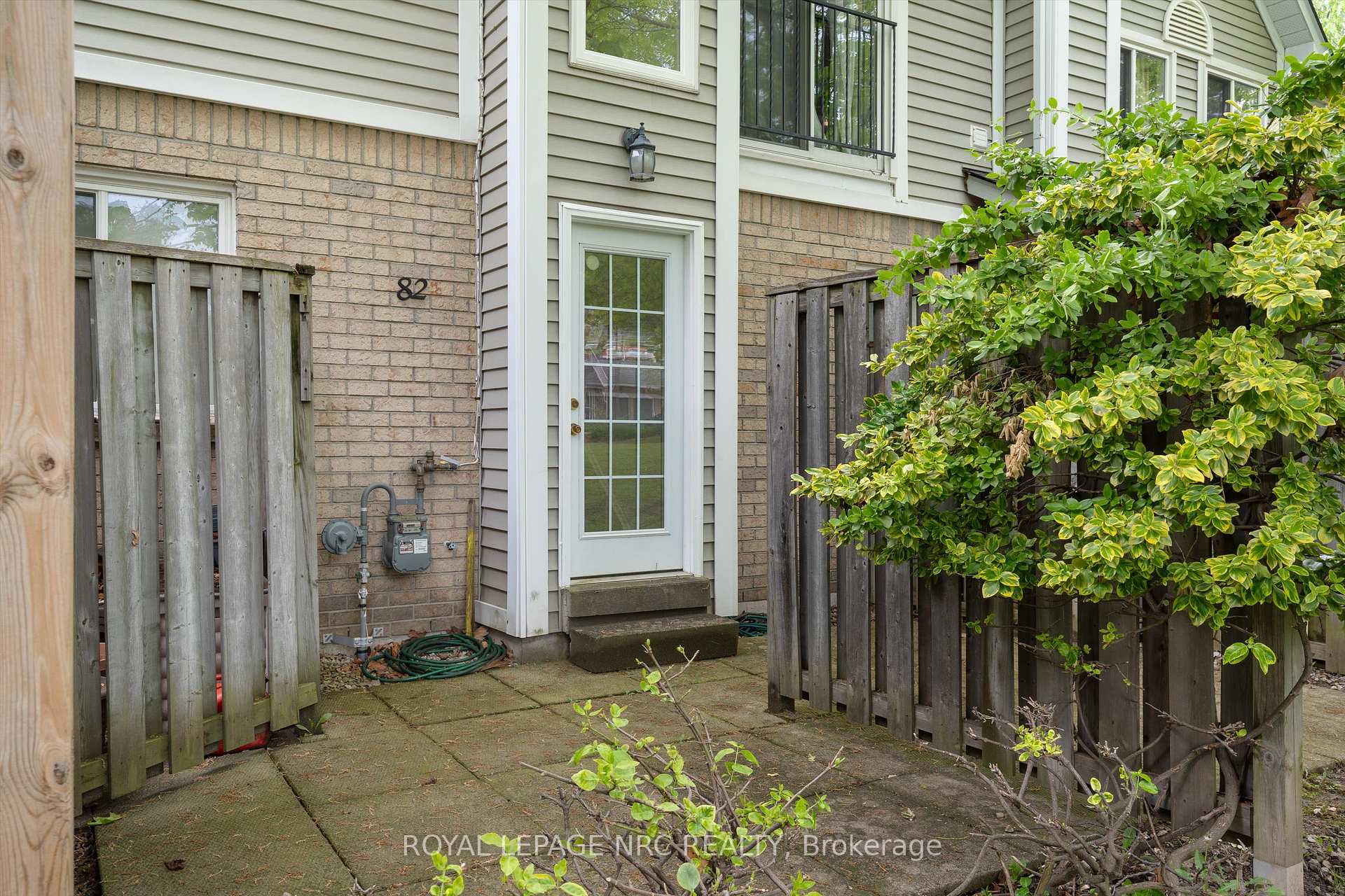 2 Bedrooms Condo at 2530 Northhampton, Burlington For sale
