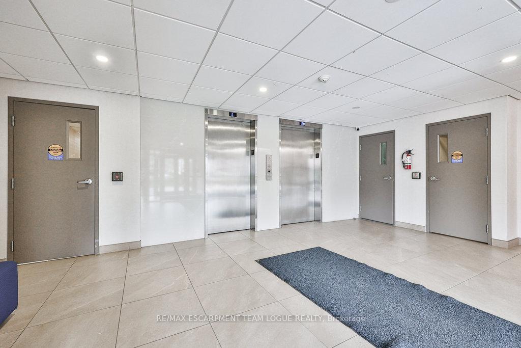 2 Bedrooms Condo at 2121 Lakeshore,  Burlington For sale