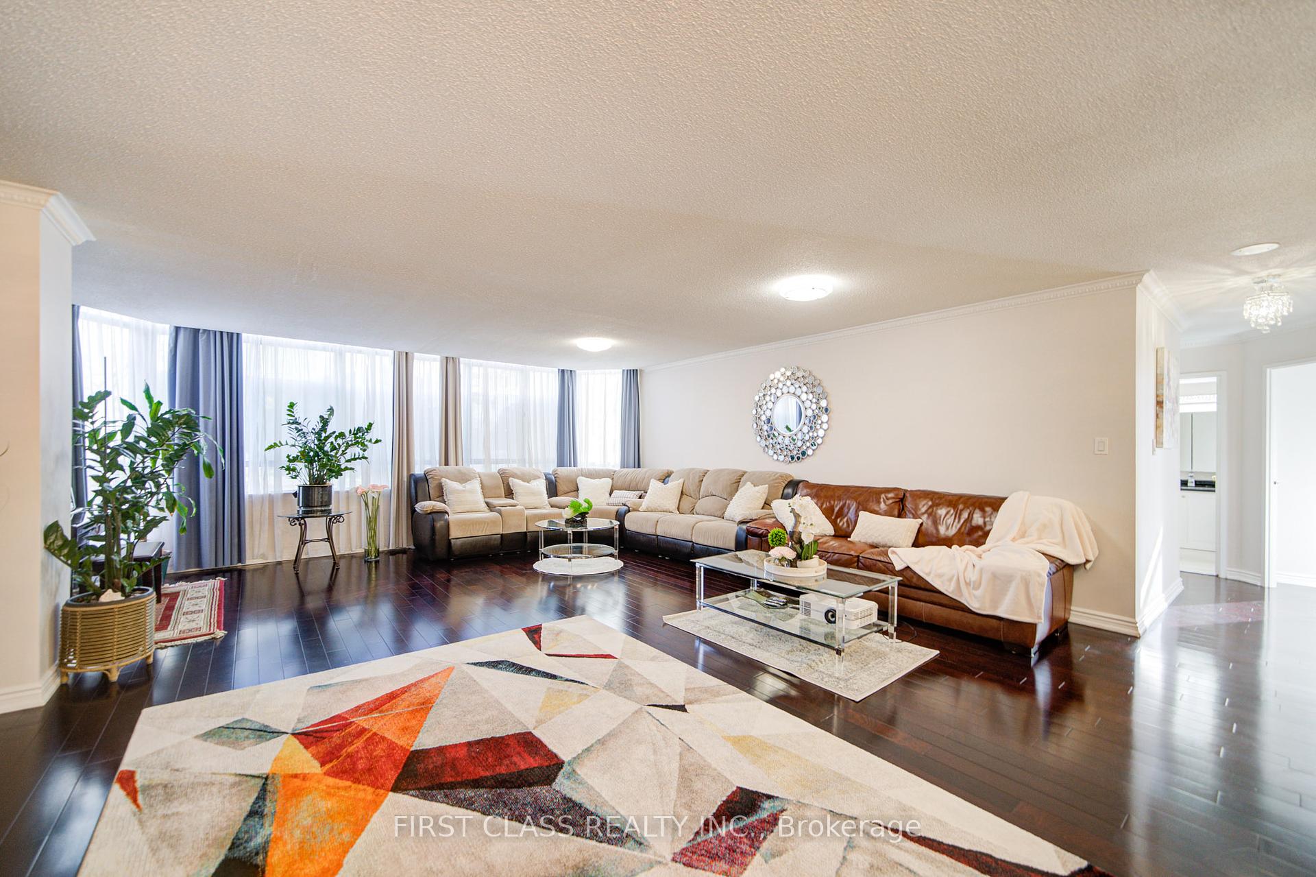 3 Bedrooms Condo at 25 Bamburgh, Toronto For sale