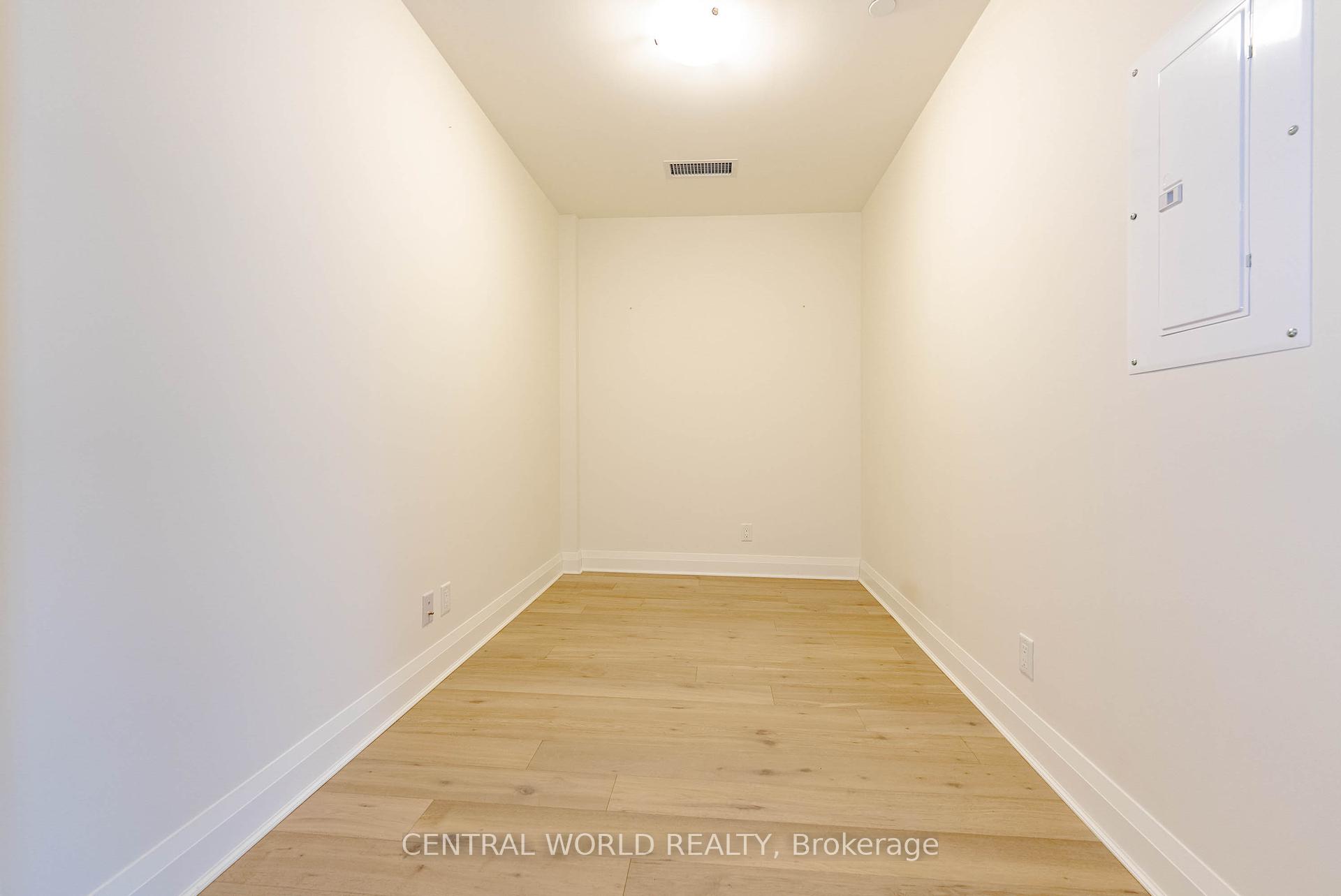 2 Bedrooms Condo at 151 Avenue, Toronto For sale