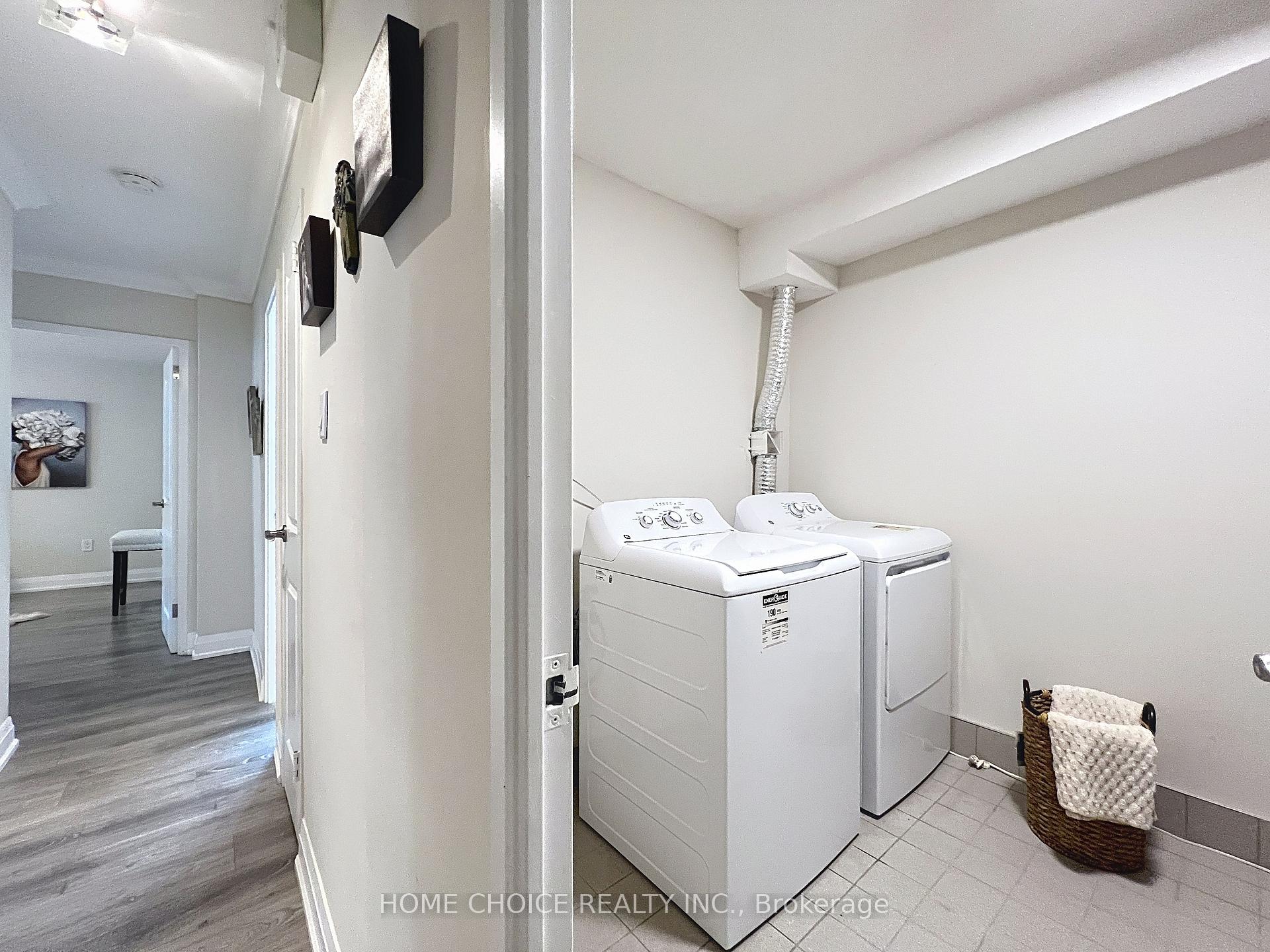 3 Bedrooms Condo at 15 La Rose, Toronto For sale