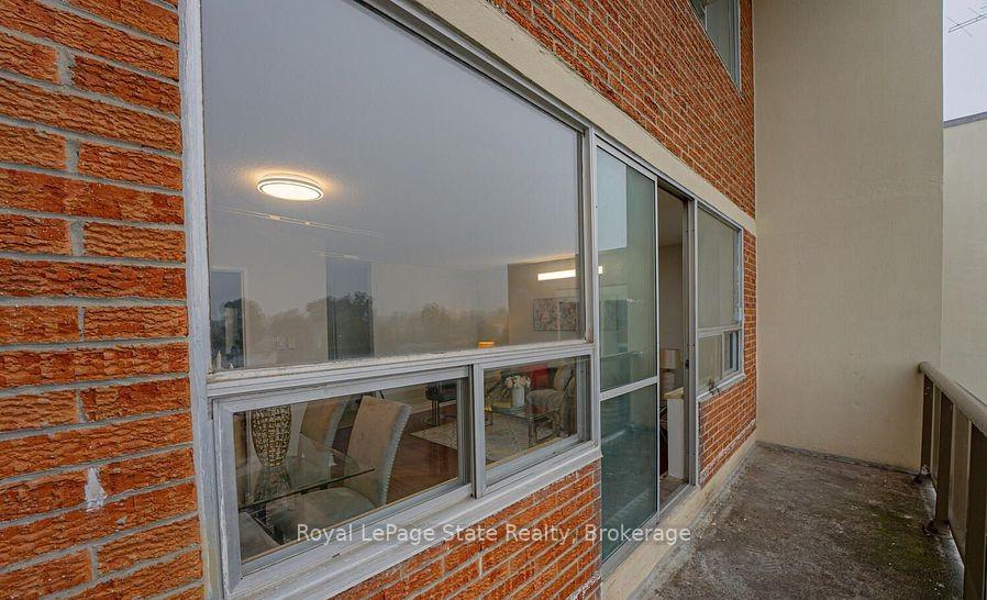 3 Bedrooms Condo at 1050 Stainton,  Mississauga For sale