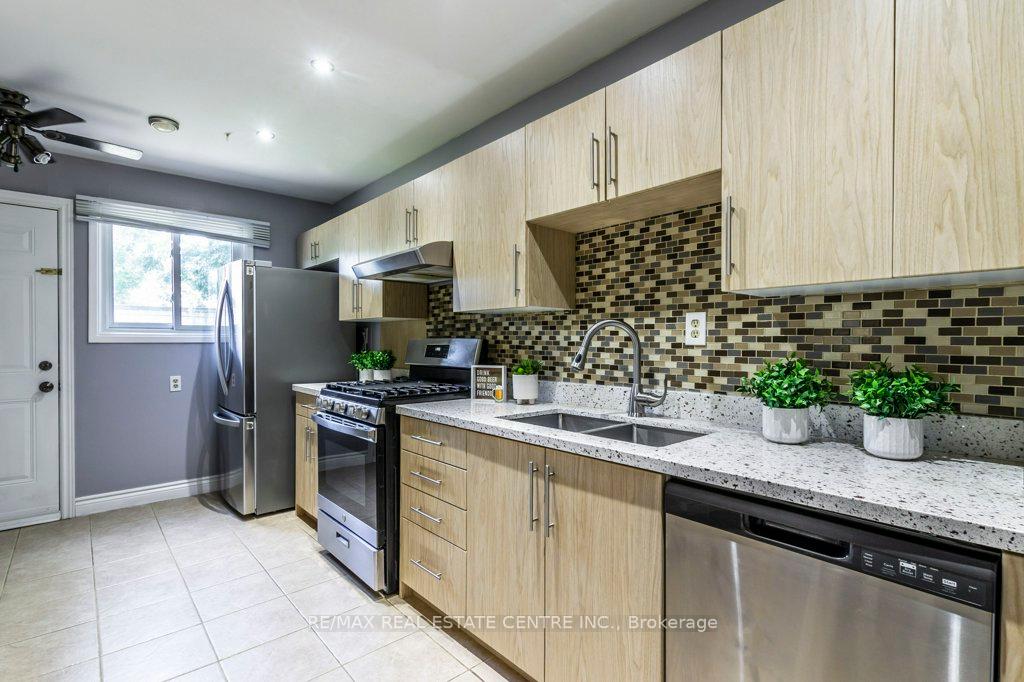 3 Bedrooms Condo at 444 Stone Church,  Hamilton For sale