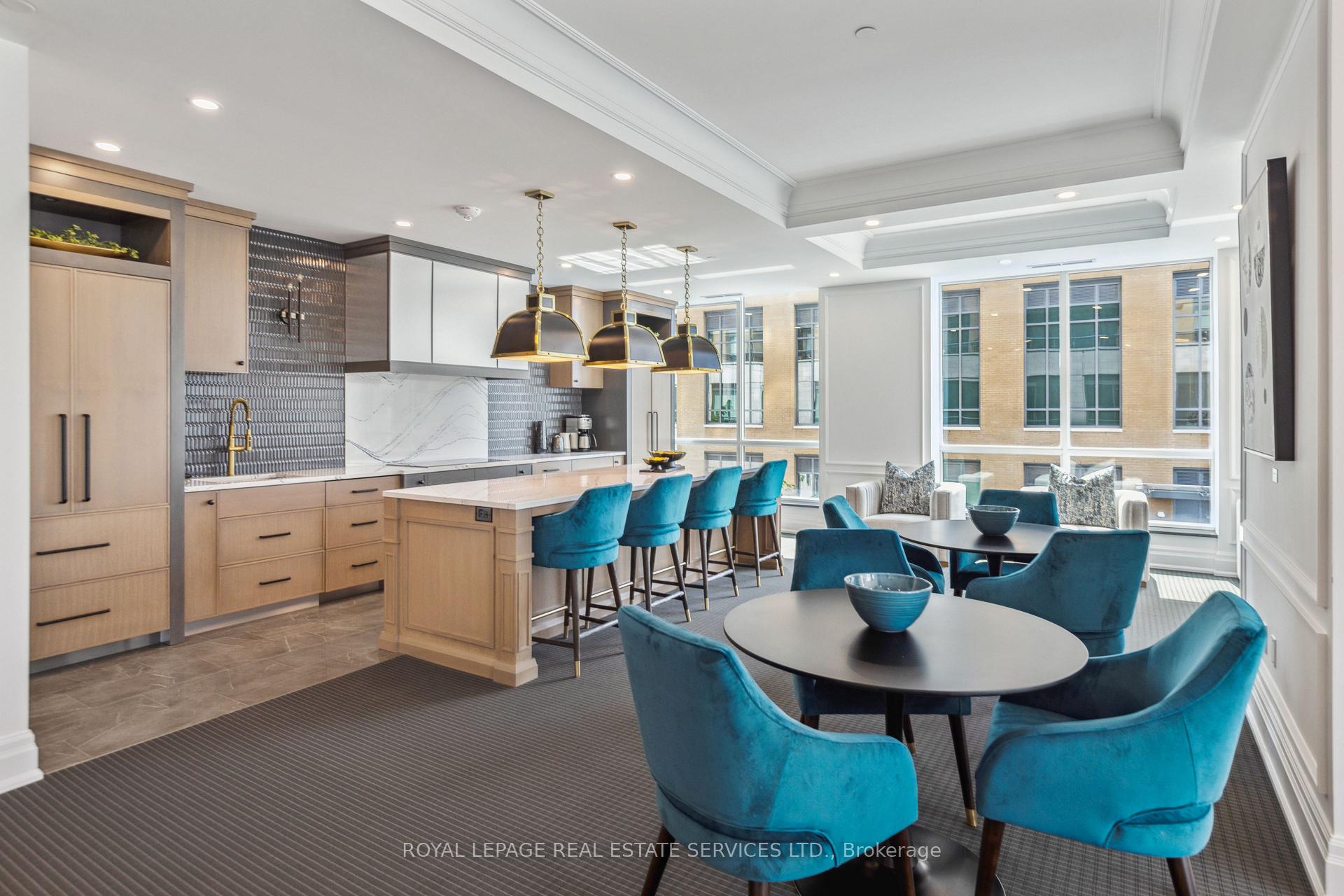 3 Bedrooms Condo at 2060 Lakeshore, Burlington For sale