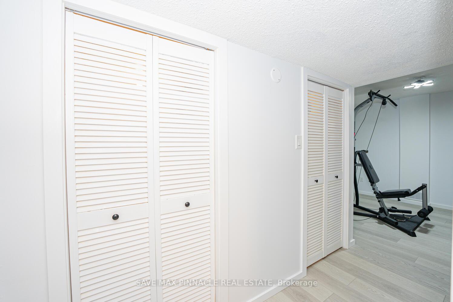 4 Bedrooms Condo at 2120 Rathburn,  Mississauga For sale