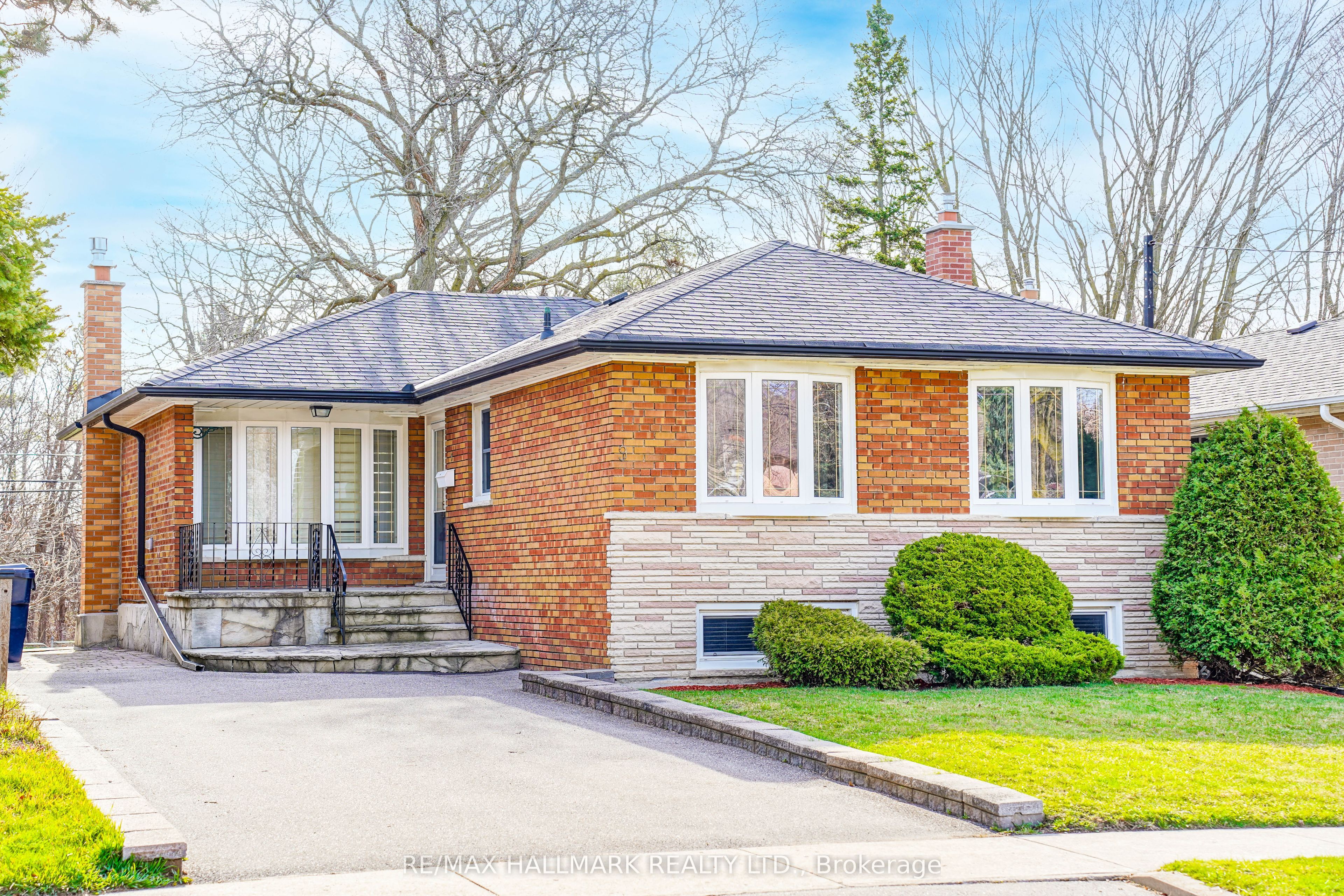 9 Amberdale Drive, Toronto, ON M1P 4B9