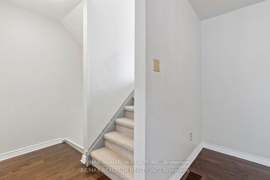 3 Bedrooms Condo at 44 Chester Le, Toronto For sale