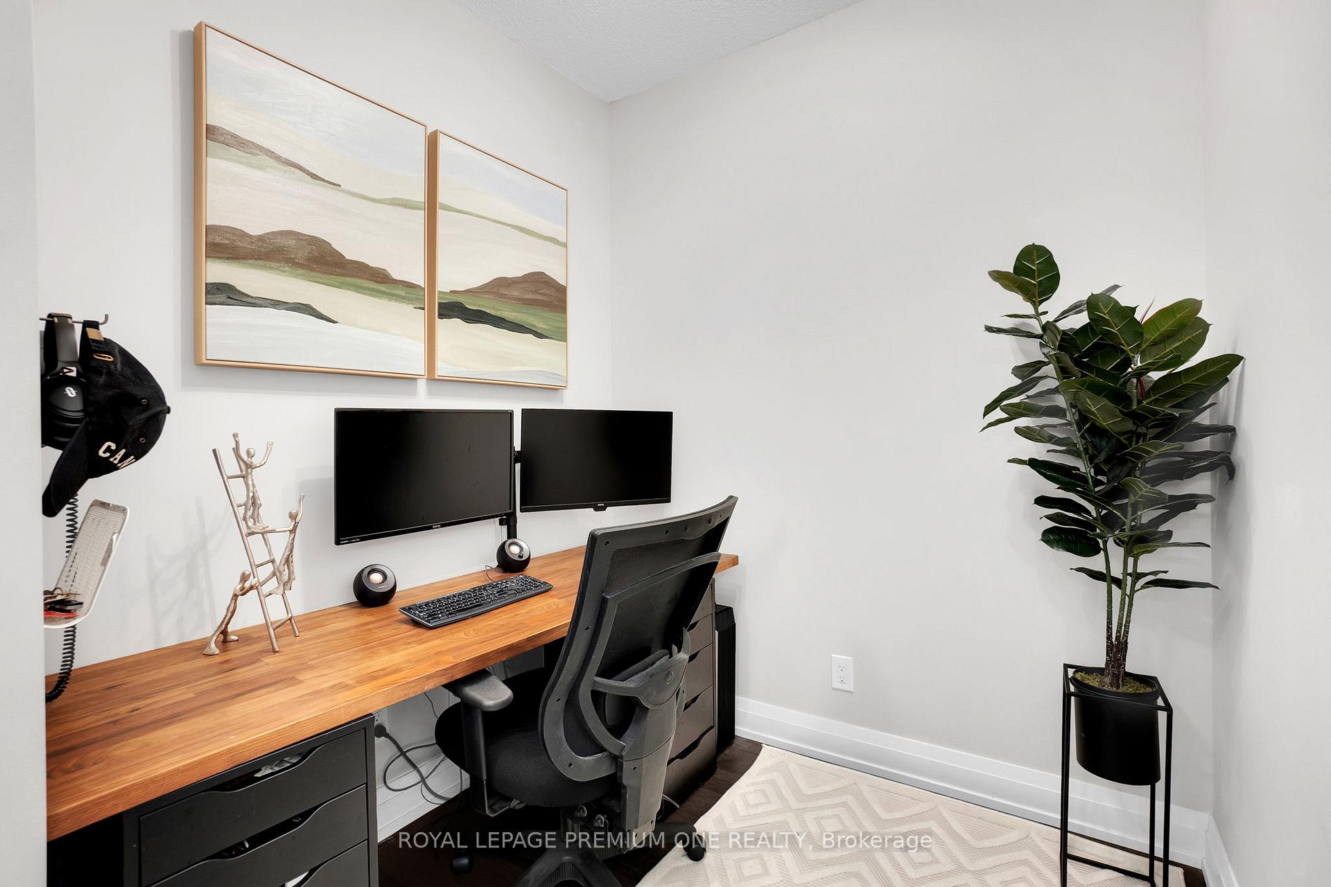 2 Bedrooms Condo at 3600 Highway 7, Vaughan For sale