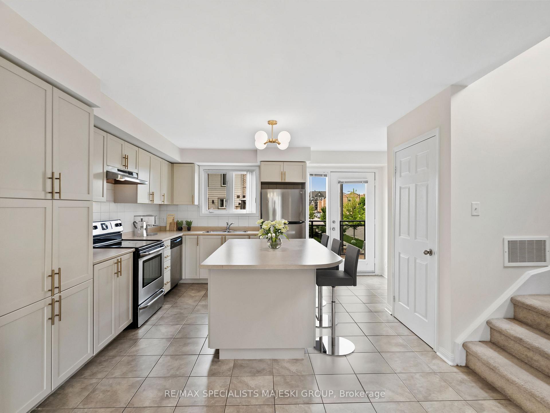 2 Bedrooms Condo at 2891 Rio, Mississauga For sale