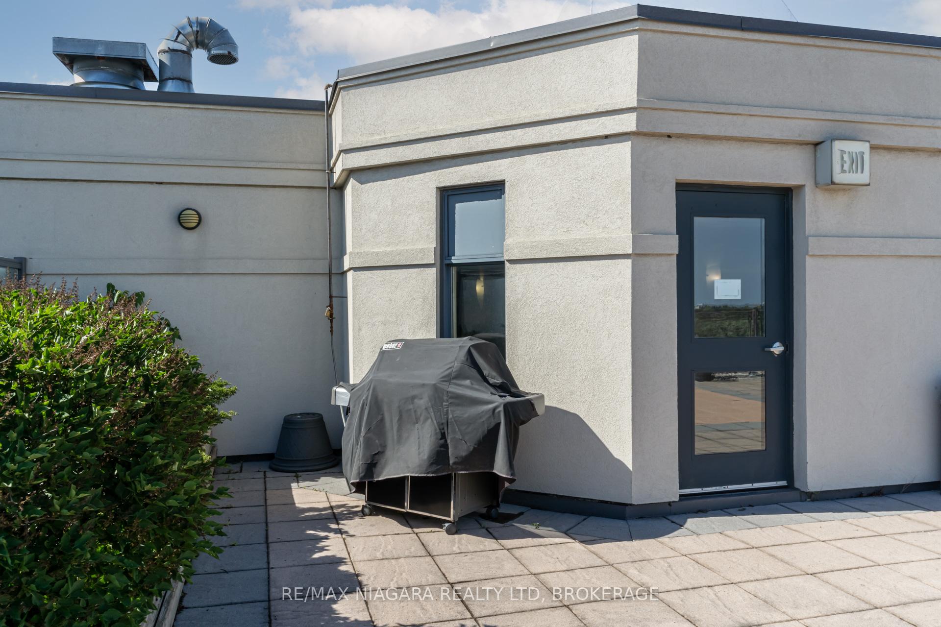 2 Bedrooms Condo at 872 Sheppard, Toronto For sale