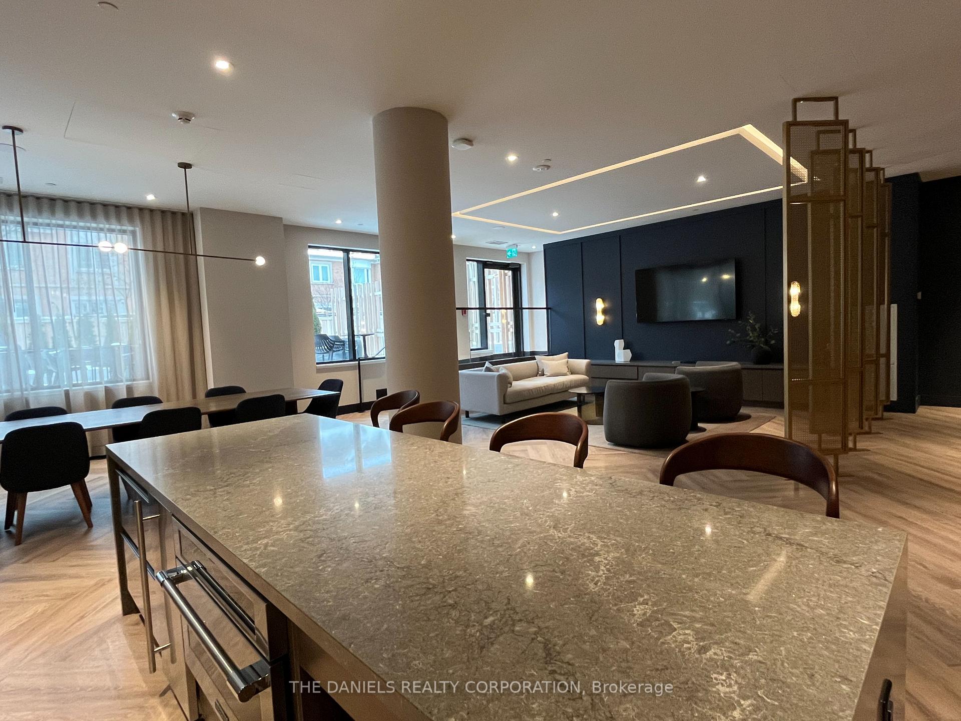 2 Bedrooms Condo at 8 Beverley Glen,  Vaughan For sale