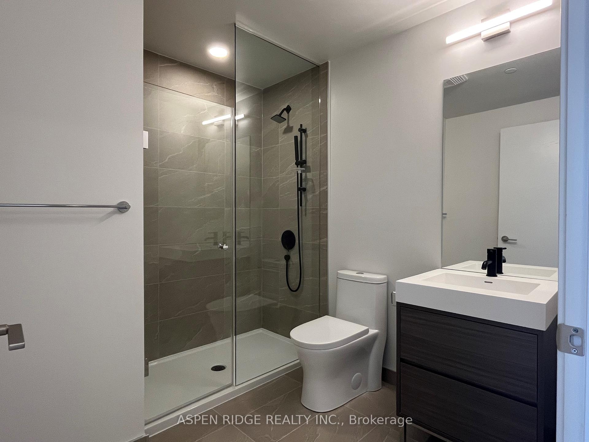 3 Bedrooms Condo at 9 TECUMSETH,  Toronto For sale