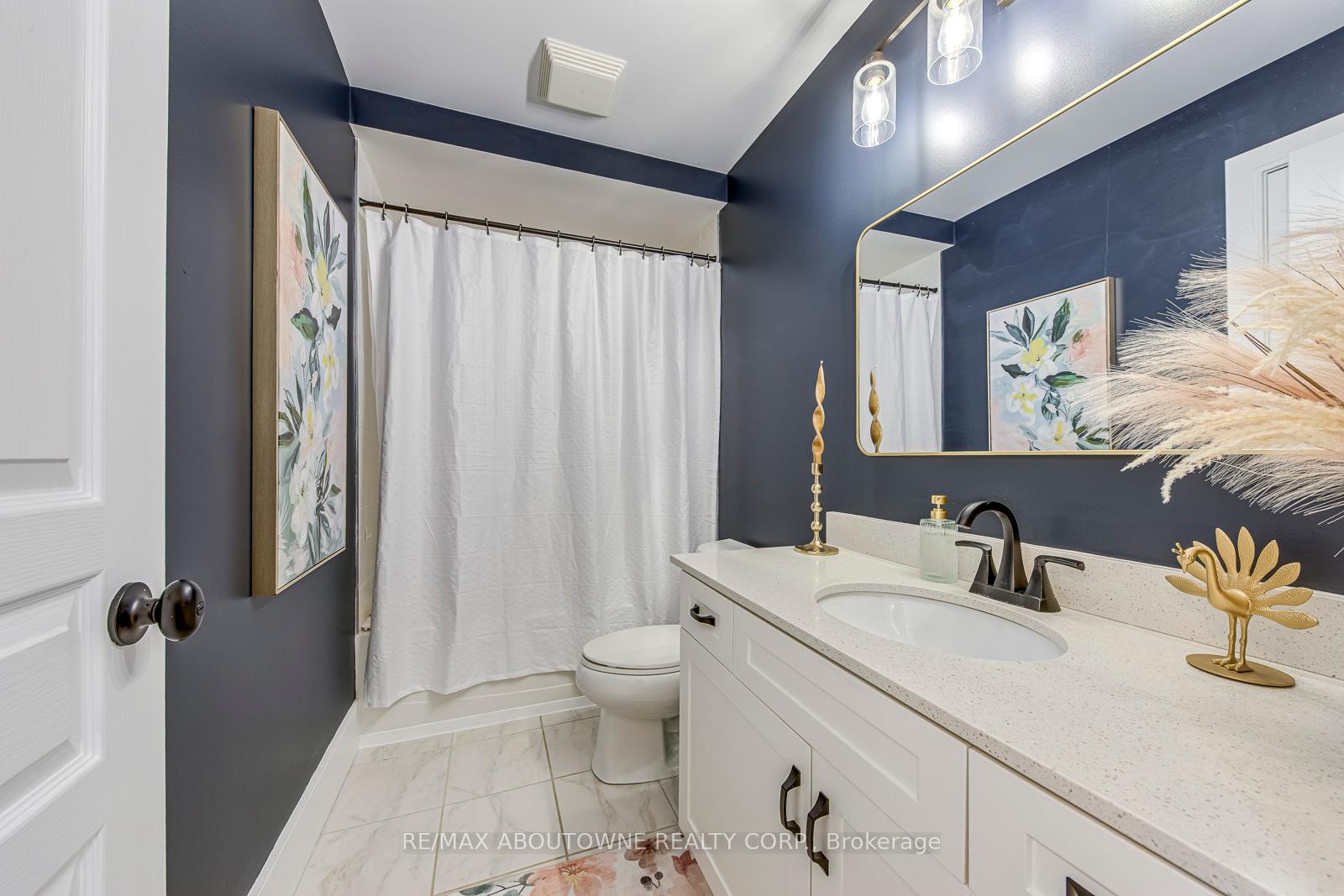 2 Bedrooms Condo at 1401 Plains, Burlington For sale