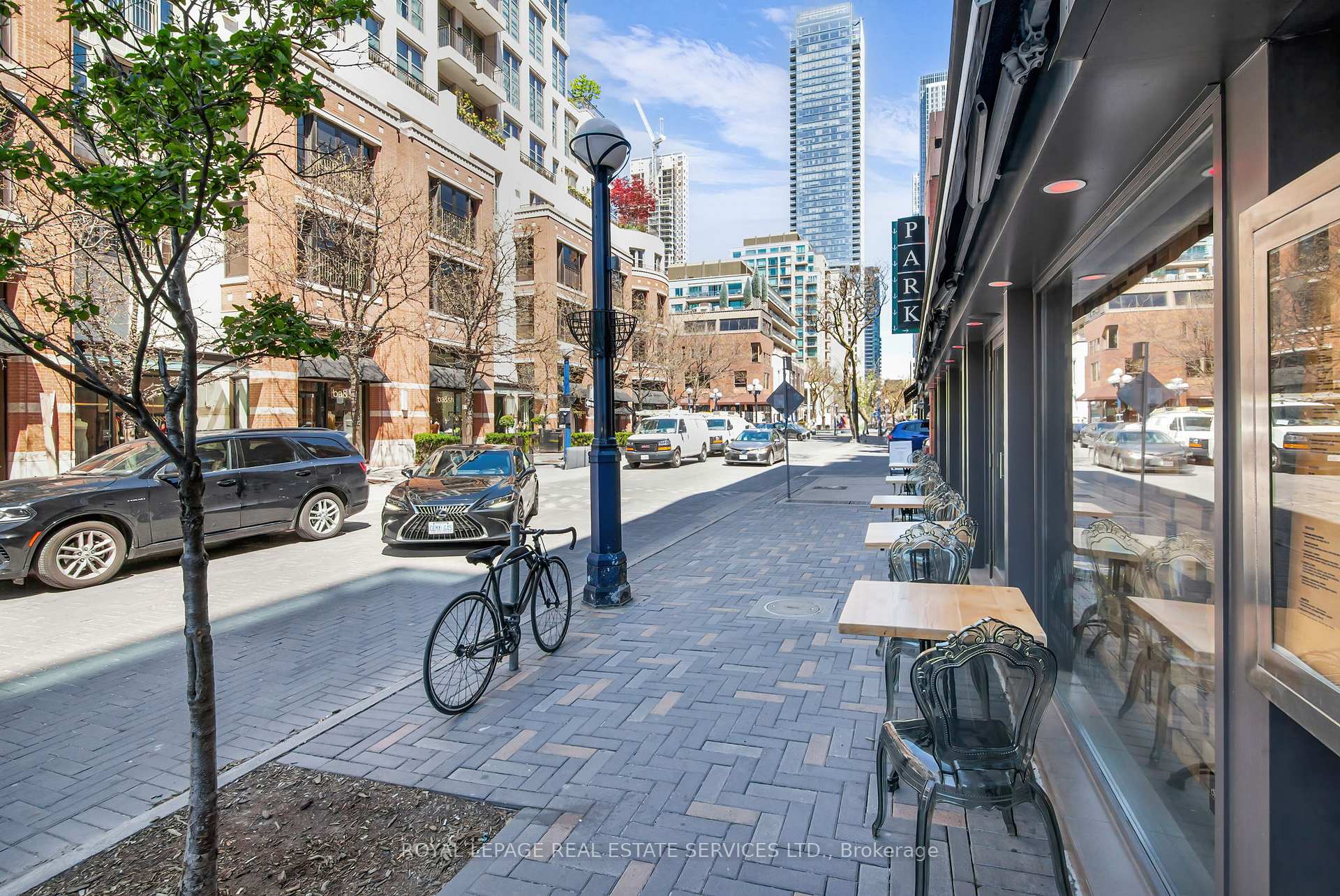 2 Bedrooms Condo at 38 Avenue, Toronto For sale