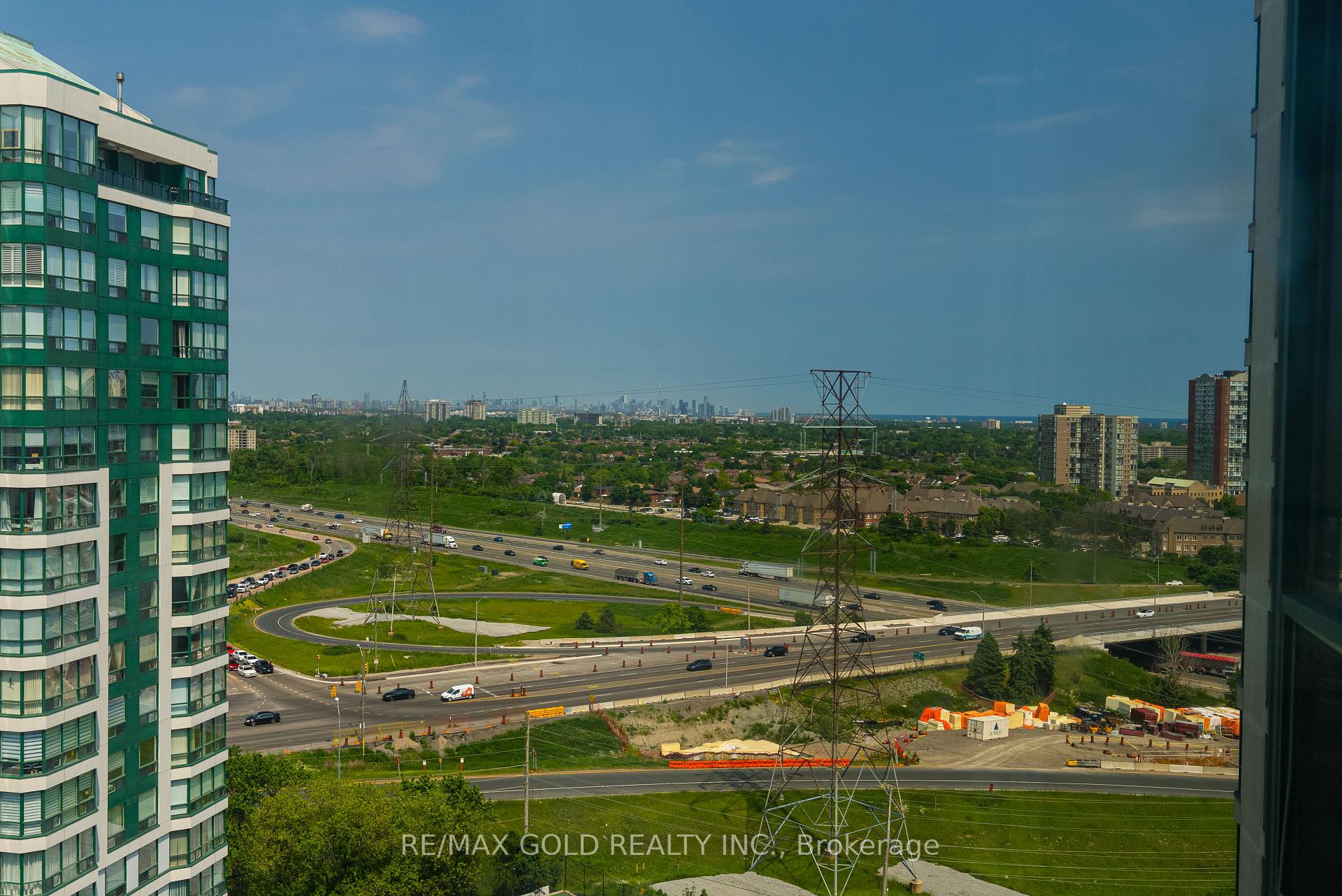 3 Bedrooms Condo at 4460 Tucana, Mississauga For sale